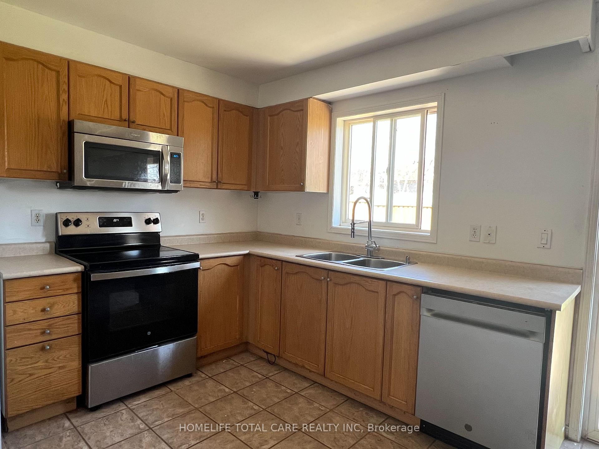 Photo 3 of 17 Stowe Terrace, Brantford, Empire — HOMEH