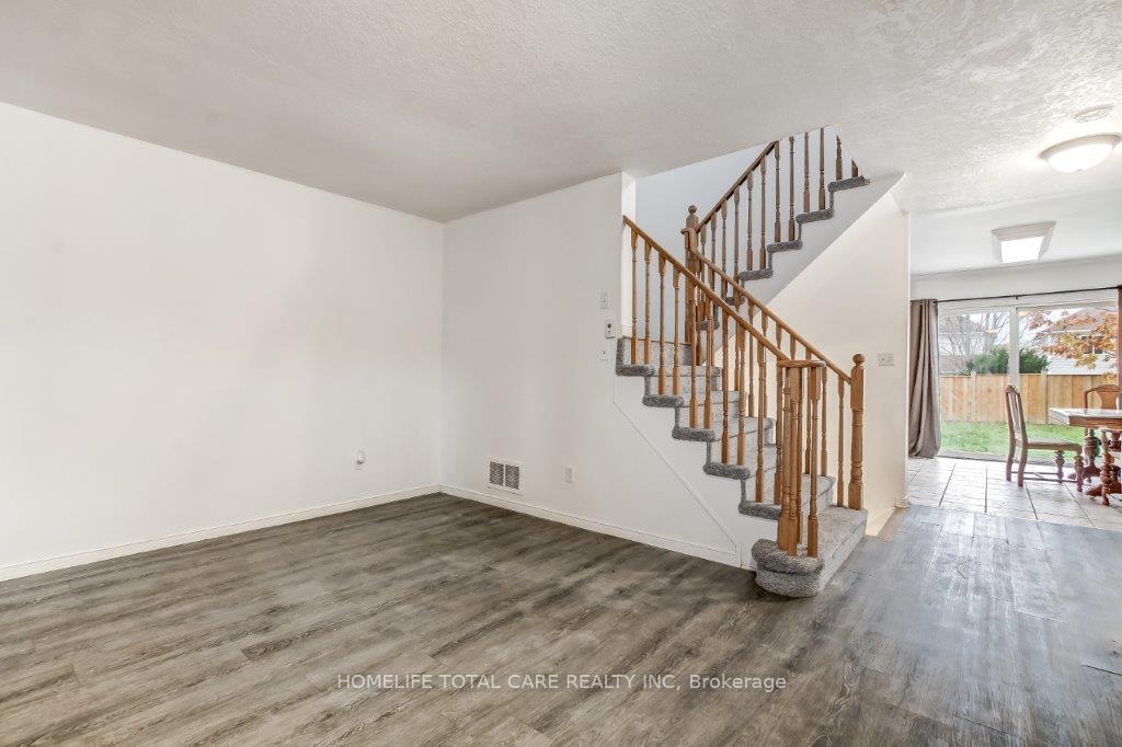 Photo 6 of 17 Stowe Terrace, Brantford, Empire — HOMEH