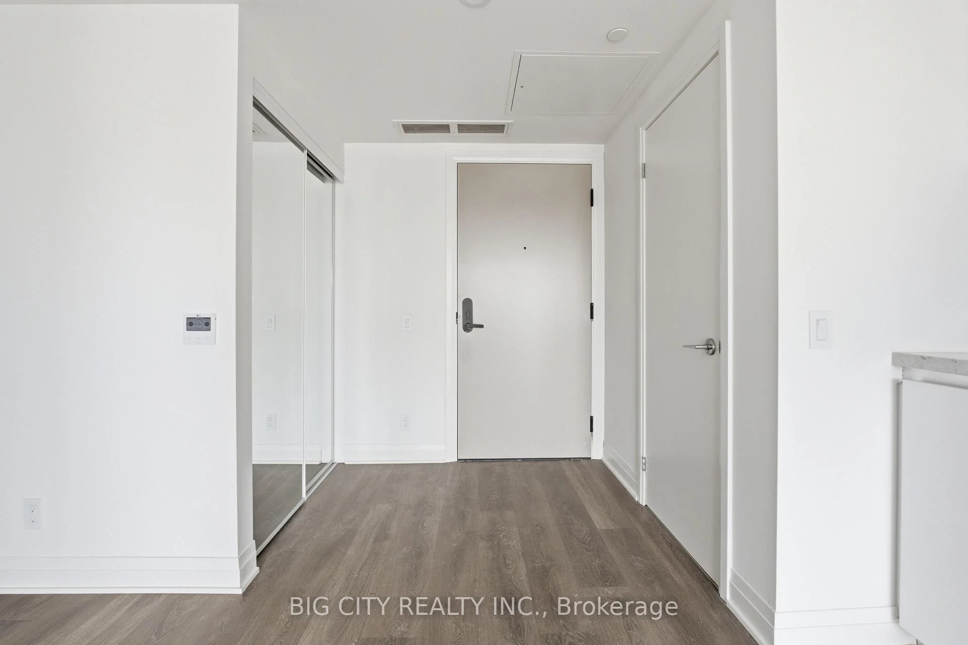Photo 2 of Unit 1109, 25 Frederick Todd Way, Toronto, Thorncliffe Park — HOMEH