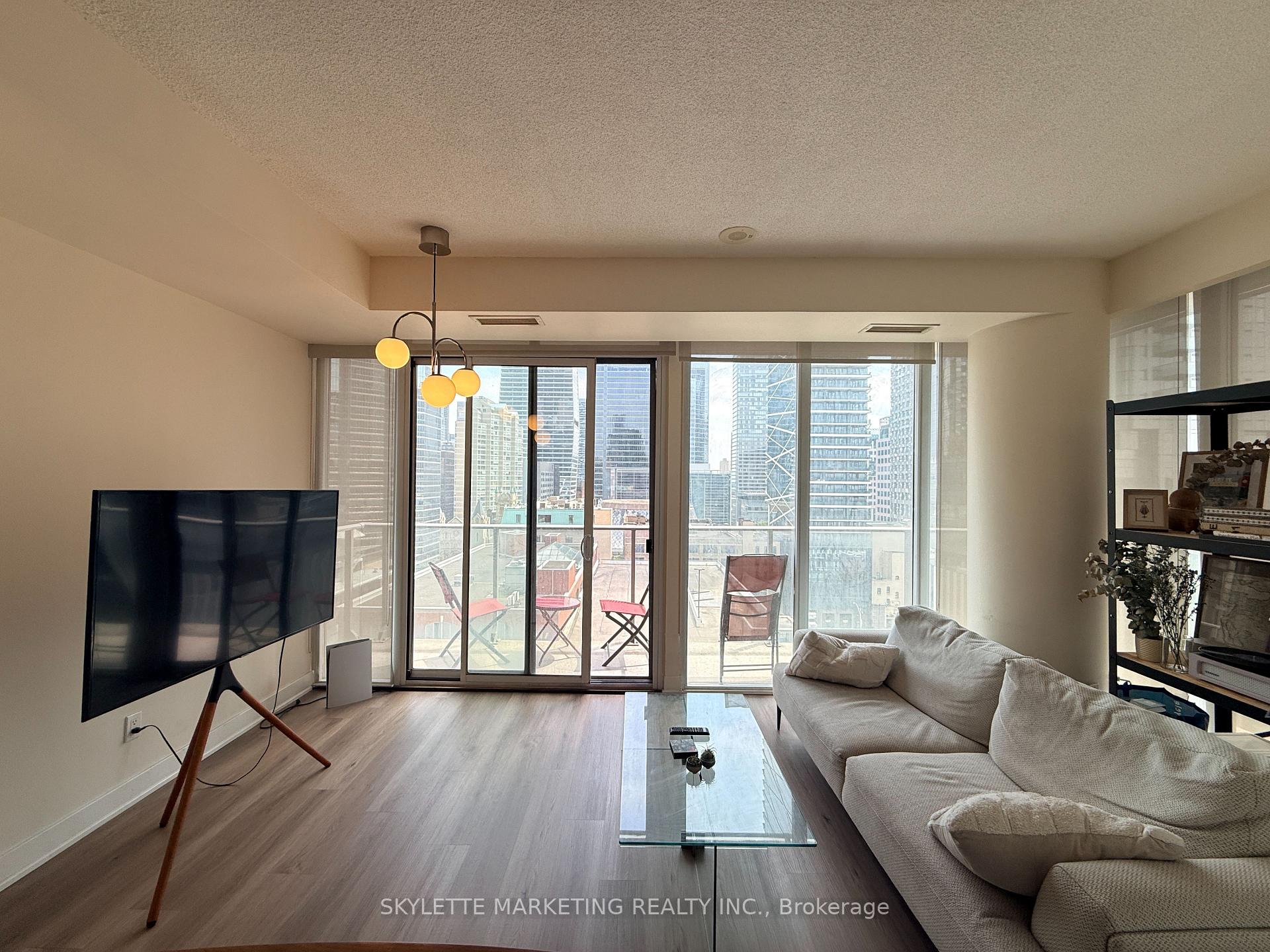 Photo 3 of Unit 1203, 126 Simcoe Street, Toronto, Waterfront Communities — HOMEH