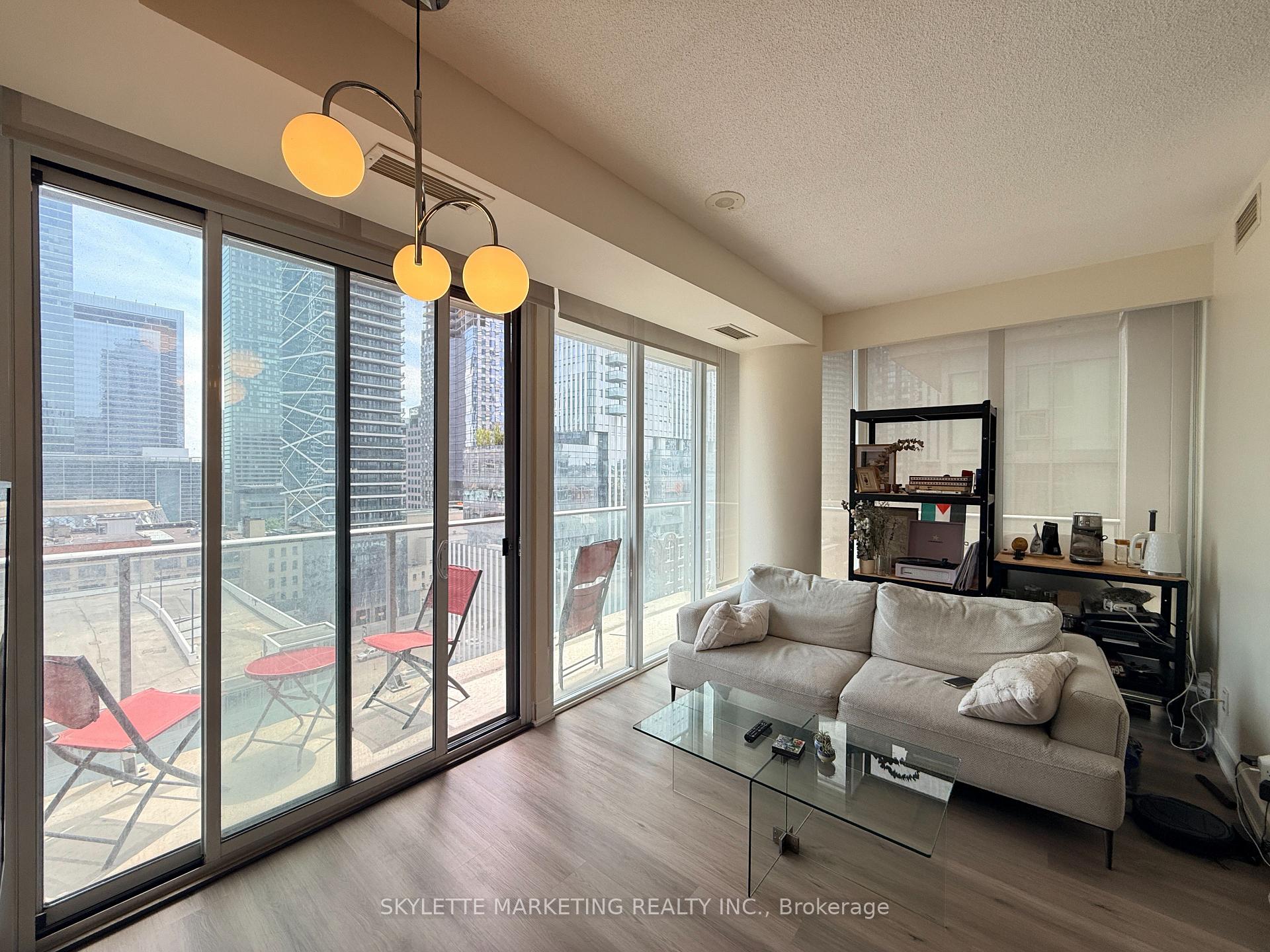 Photo 5 of Unit 1203, 126 Simcoe Street, Toronto, Waterfront Communities — HOMEH