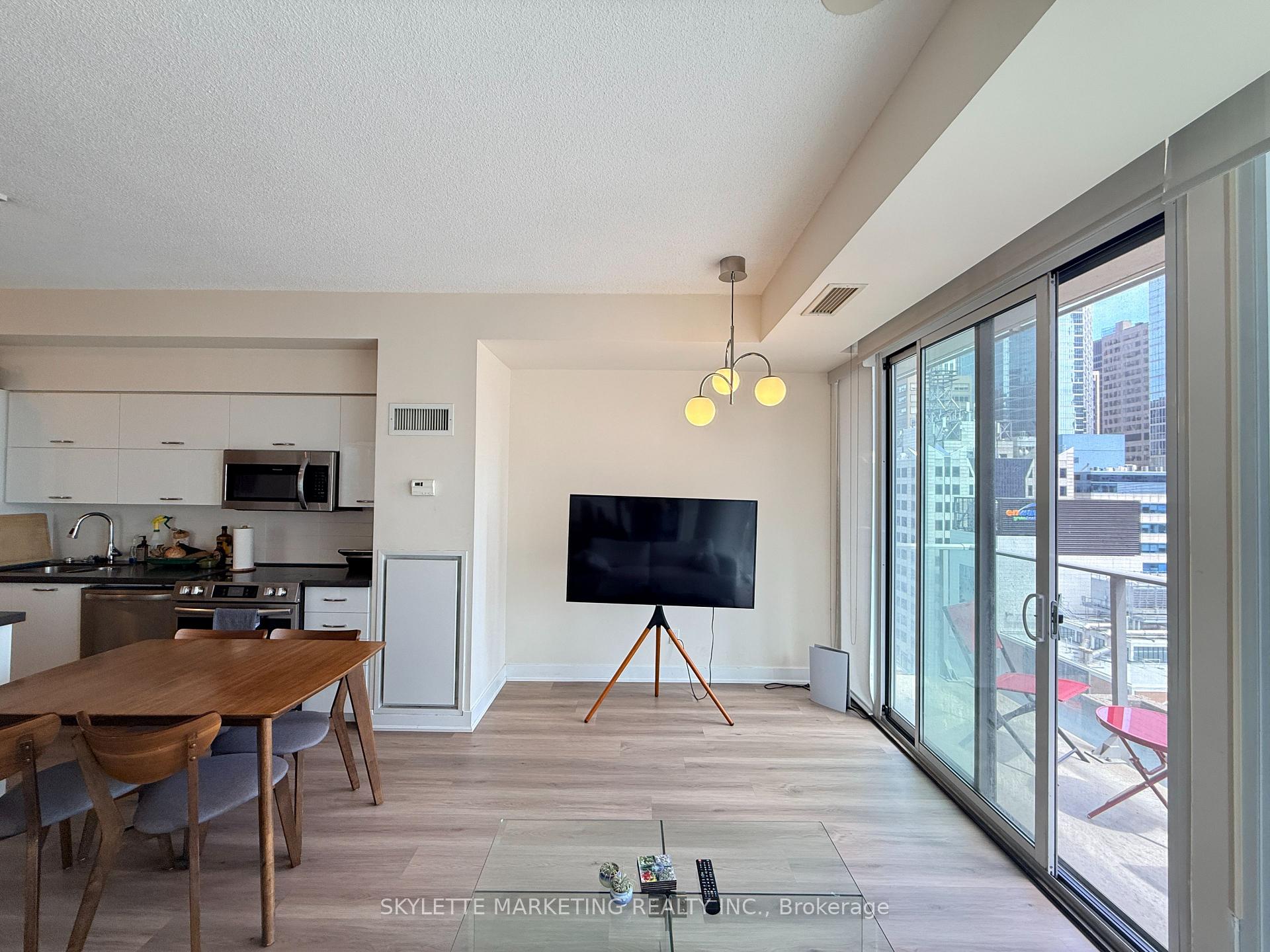 Photo 6 of Unit 1203, 126 Simcoe Street, Toronto, Waterfront Communities — HOMEH