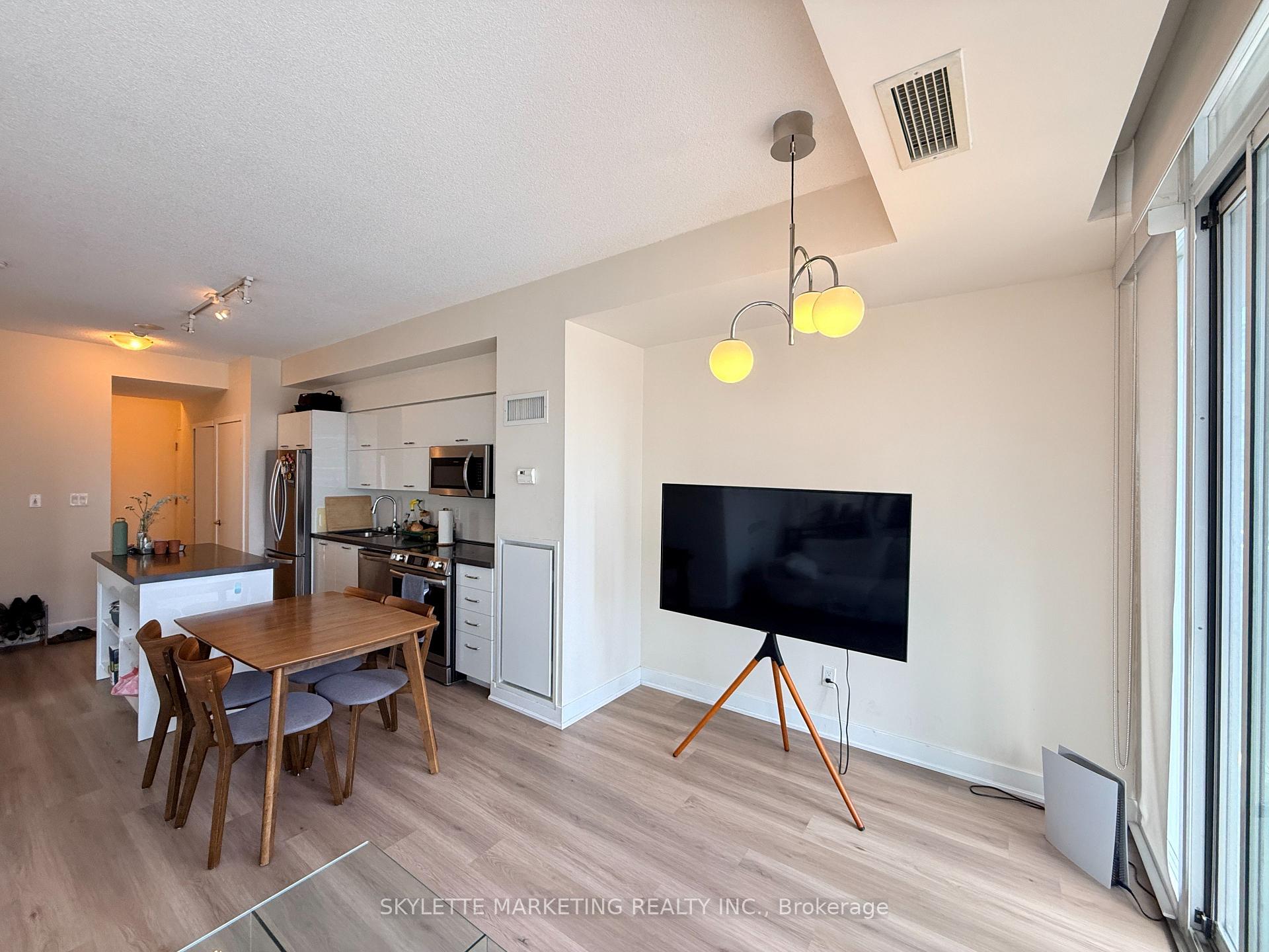 Photo 7 of Unit 1203, 126 Simcoe Street, Toronto, Waterfront Communities — HOMEH