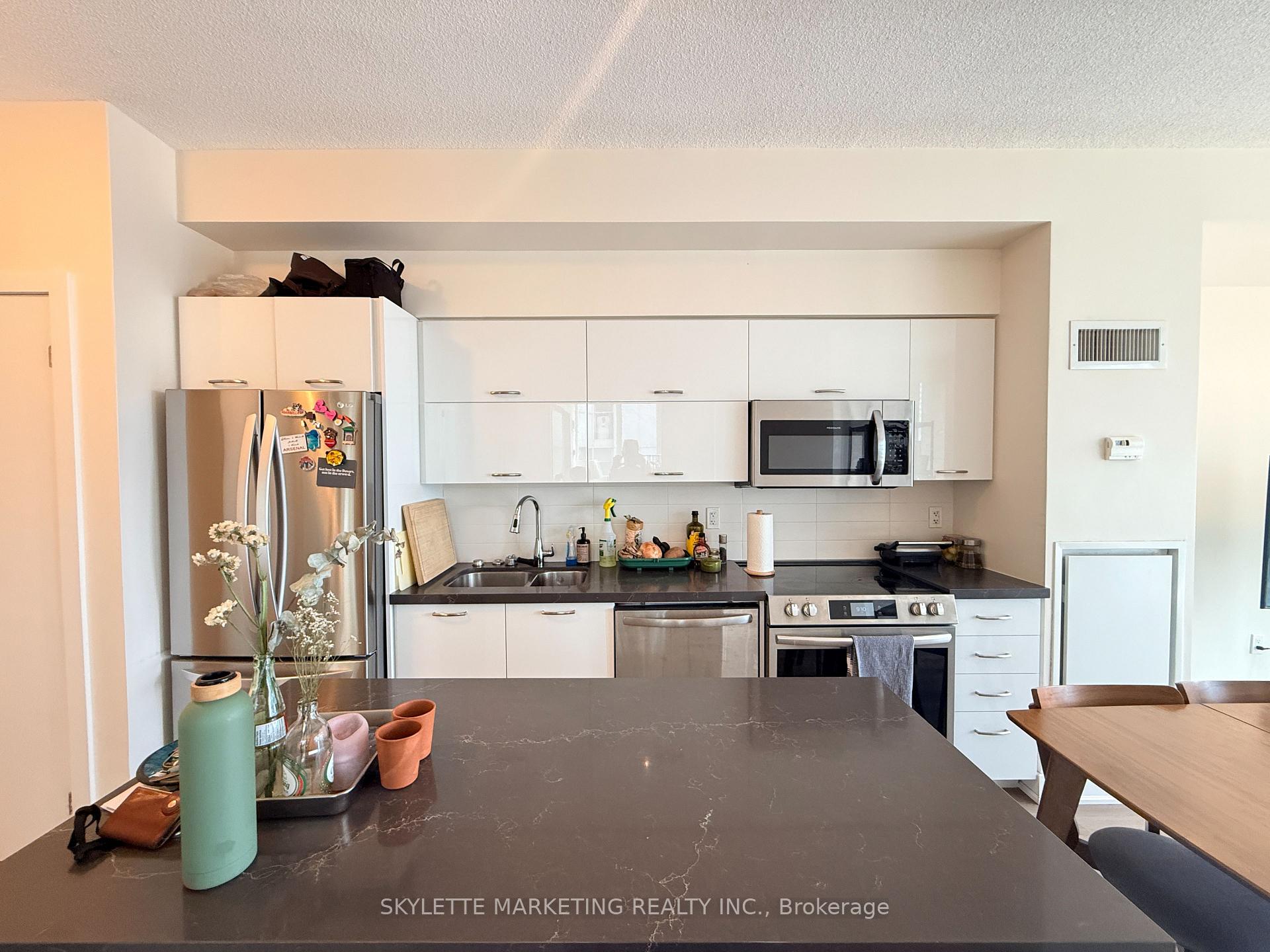 Photo 9 of Unit 1203, 126 Simcoe Street, Toronto, Waterfront Communities — HOMEH