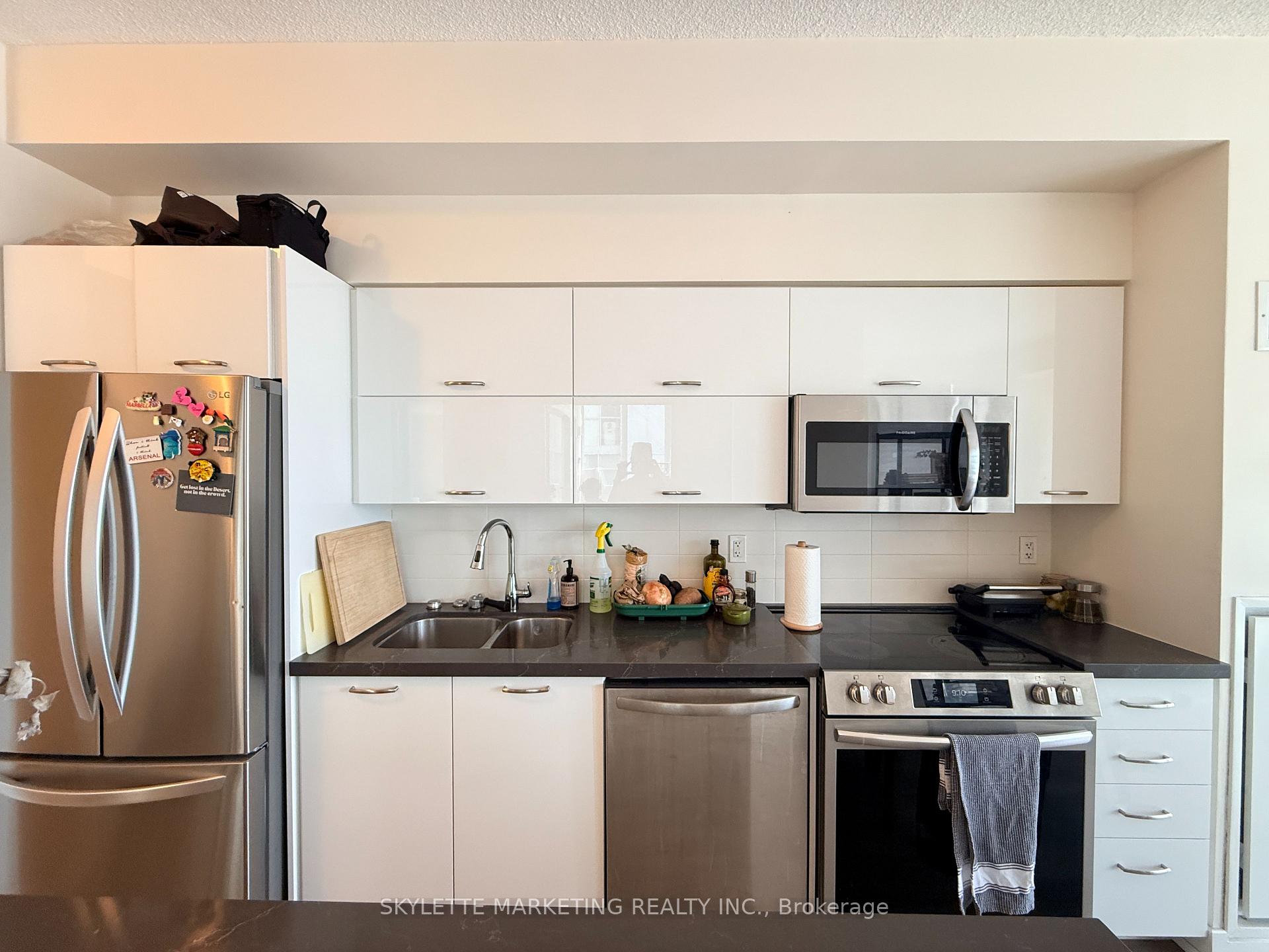 Photo 10 of Unit 1203, 126 Simcoe Street, Toronto, Waterfront Communities — HOMEH