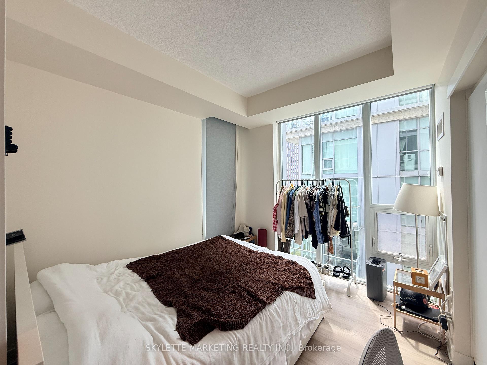 Photo 11 of Unit 1203, 126 Simcoe Street, Toronto, Waterfront Communities — HOMEH