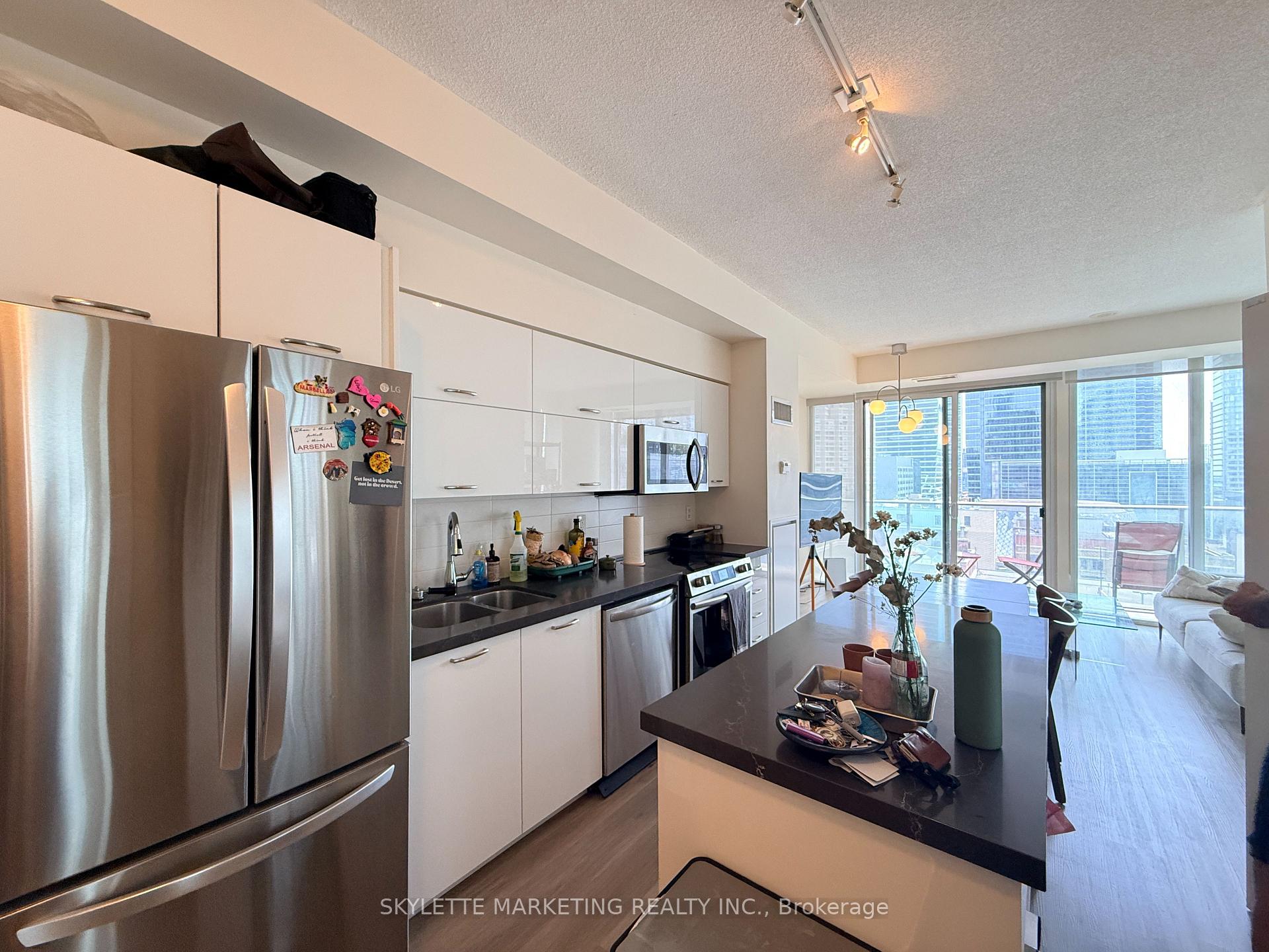 Photo 13 of Unit 1203, 126 Simcoe Street, Toronto, Waterfront Communities — HOMEH