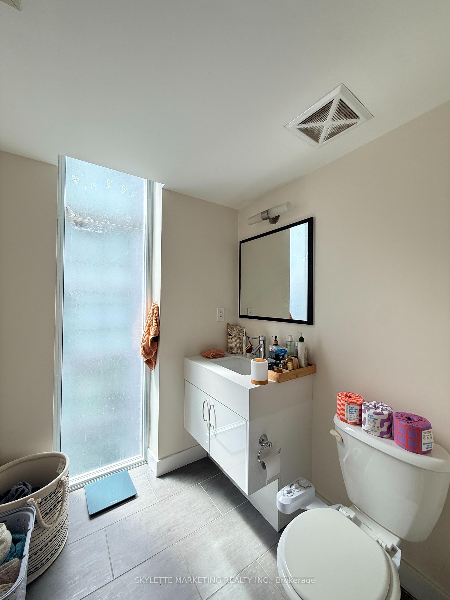 Photo 14 of Unit 1203, 126 Simcoe Street, Toronto, Waterfront Communities — HOMEH