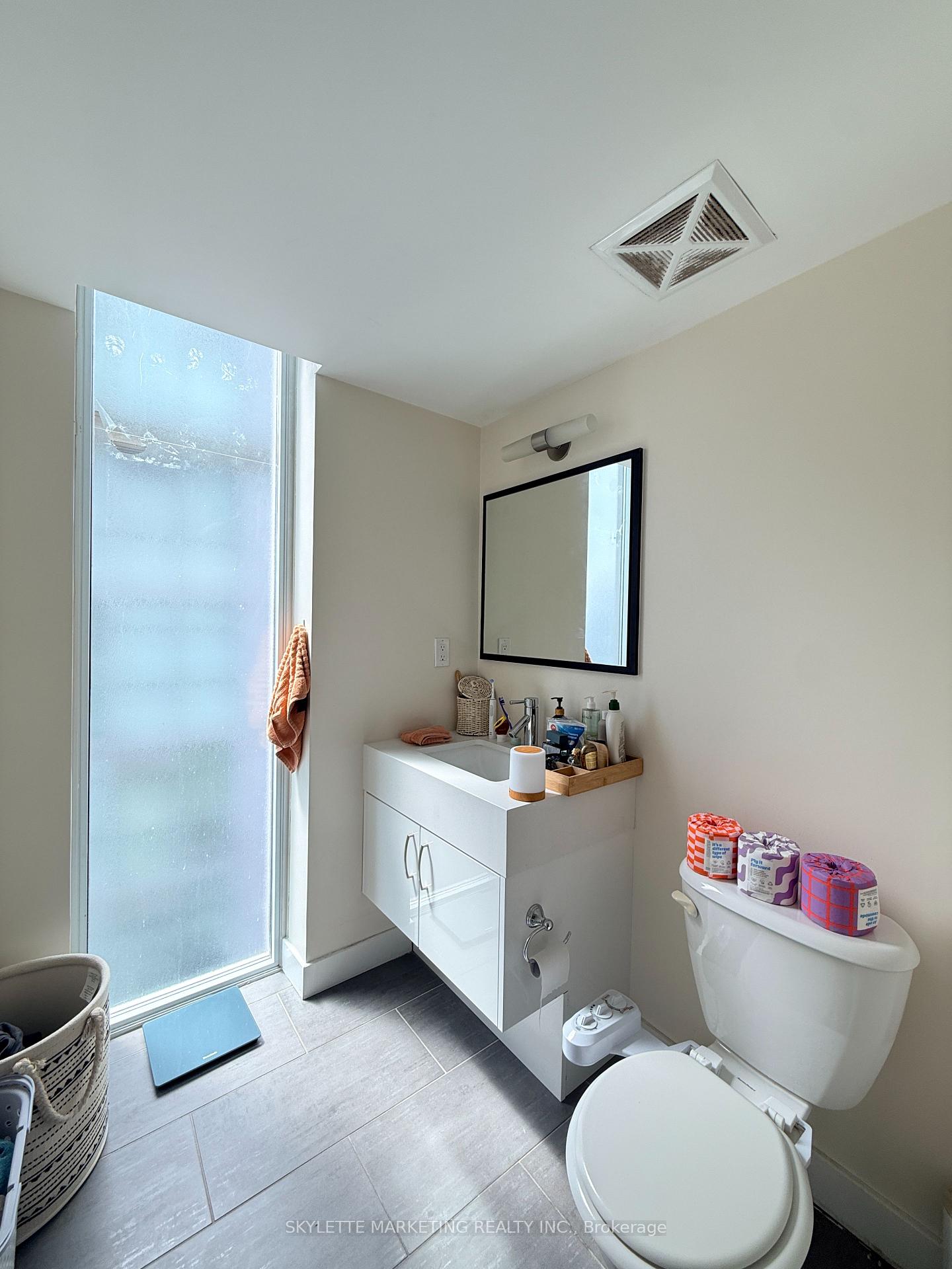 Photo 16 of Unit 1203, 126 Simcoe Street, Toronto, Waterfront Communities — HOMEH