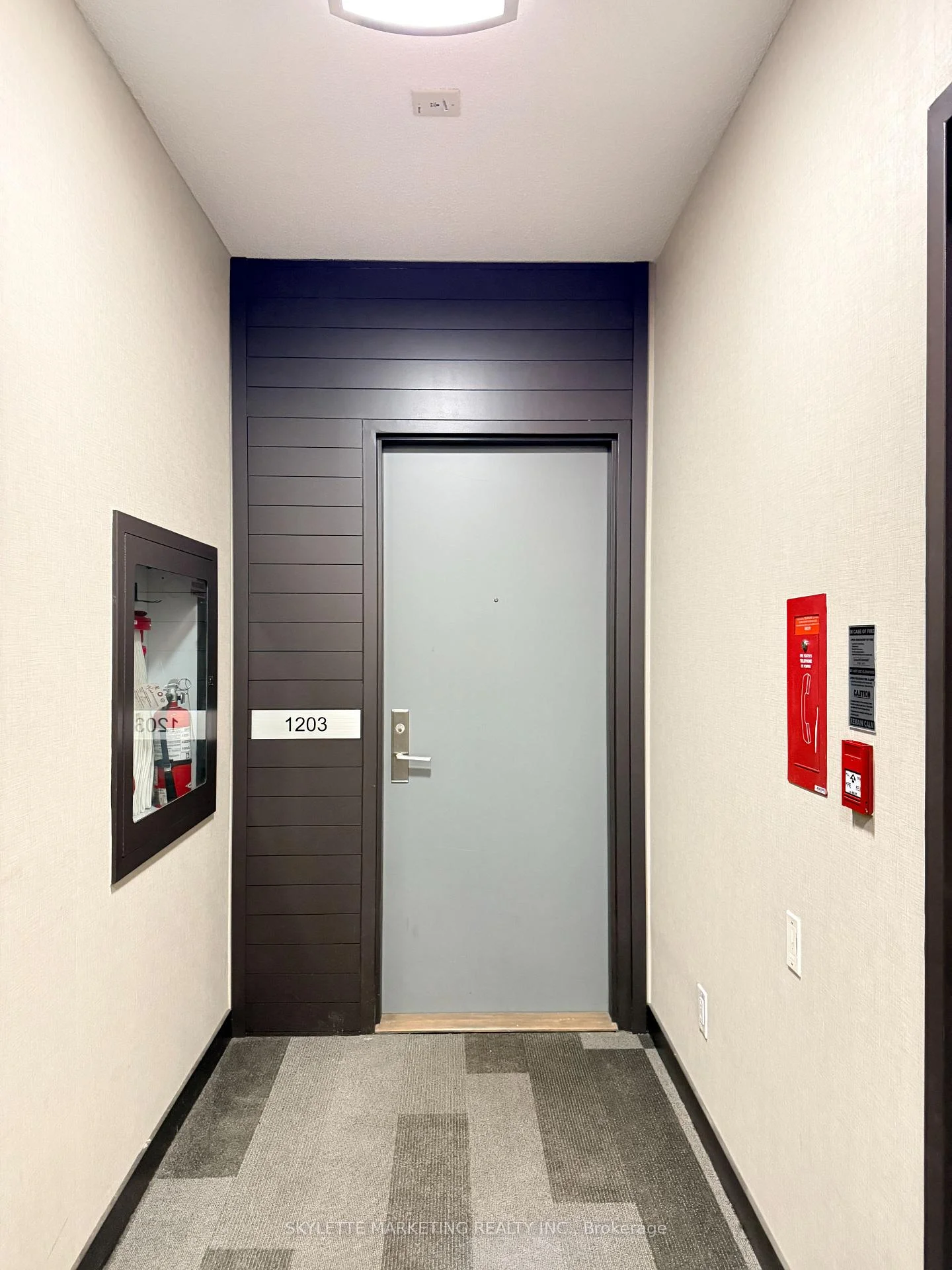 Photo 4 of Unit 1203, 126 Simcoe Street, Toronto, Waterfront Communities — HOMEH