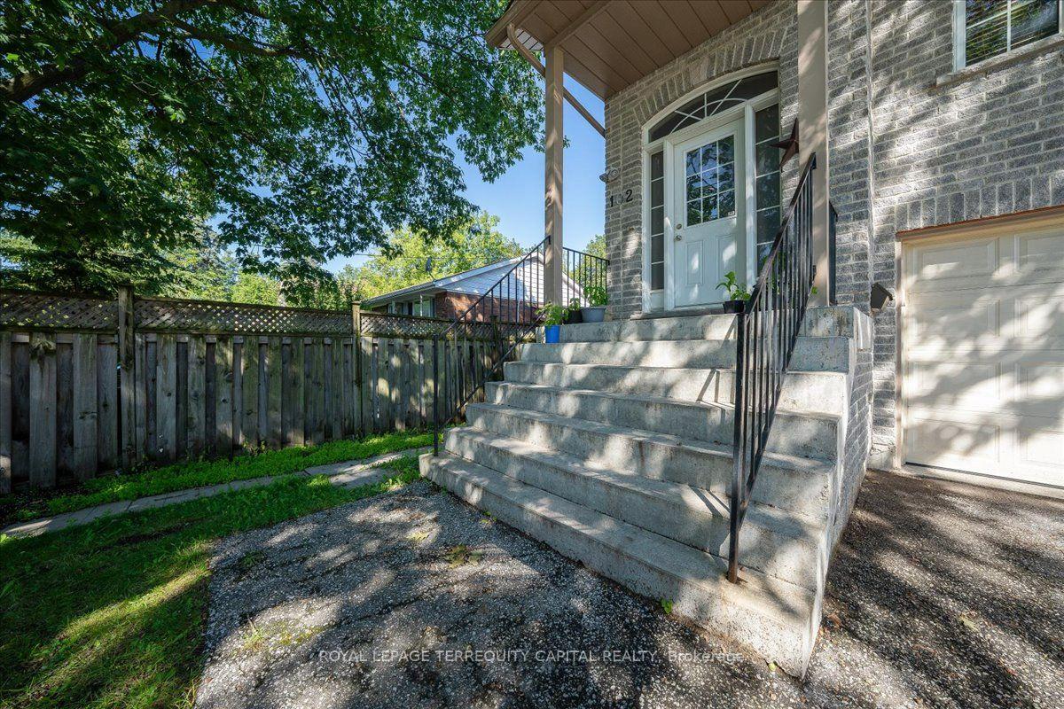 Photo 2 of 102 Henry Street, Barrie, Queen's Park — HOMEH