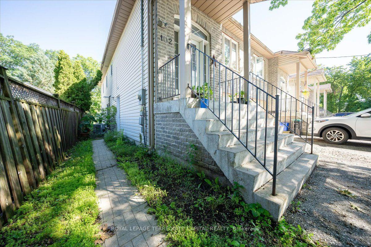 Photo 4 of 102 Henry Street, Barrie, Queen's Park — HOMEH