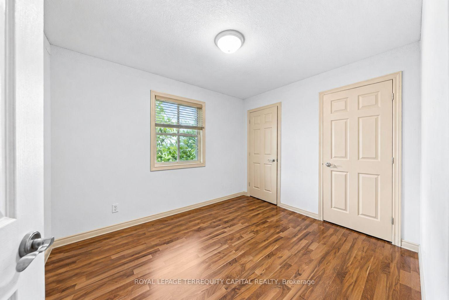 Photo 8 of 102 Henry Street, Barrie, Queen's Park — HOMEH