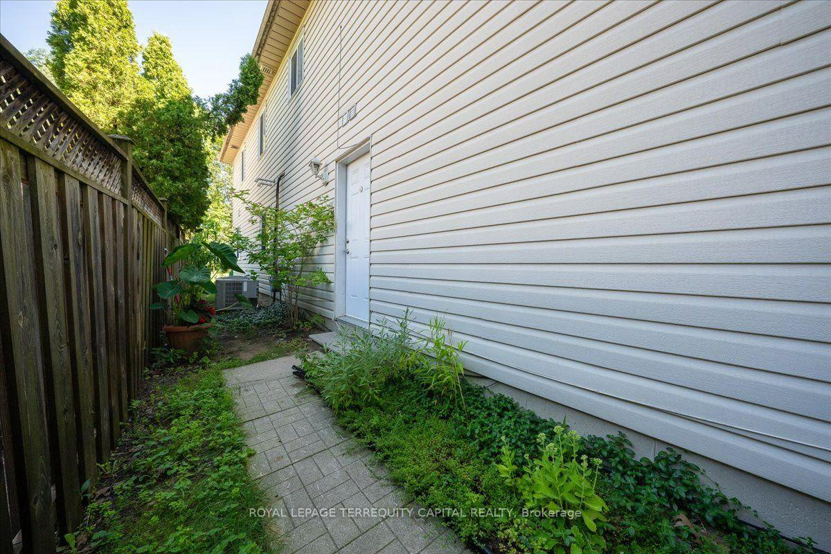 Photo 12 of 102 Henry Street, Barrie, Queen's Park — HOMEH