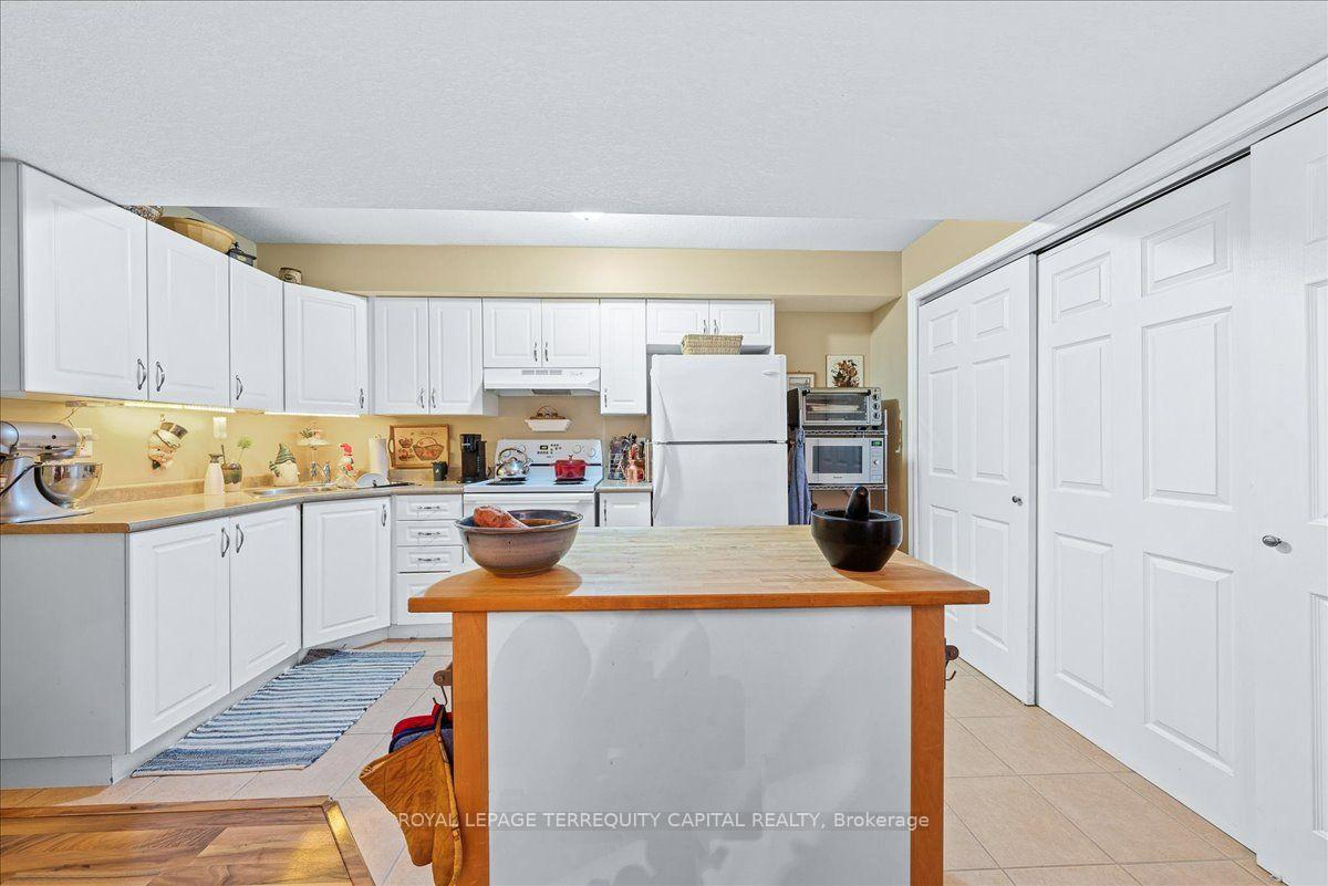 Photo 16 of 102 Henry Street, Barrie, Queen's Park — HOMEH