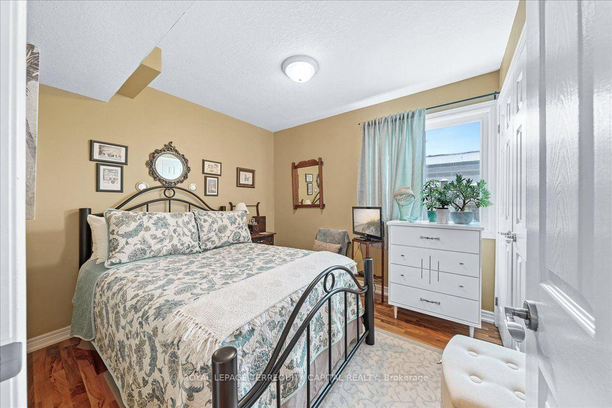 Photo 19 of 102 Henry Street, Barrie, Queen's Park — HOMEH