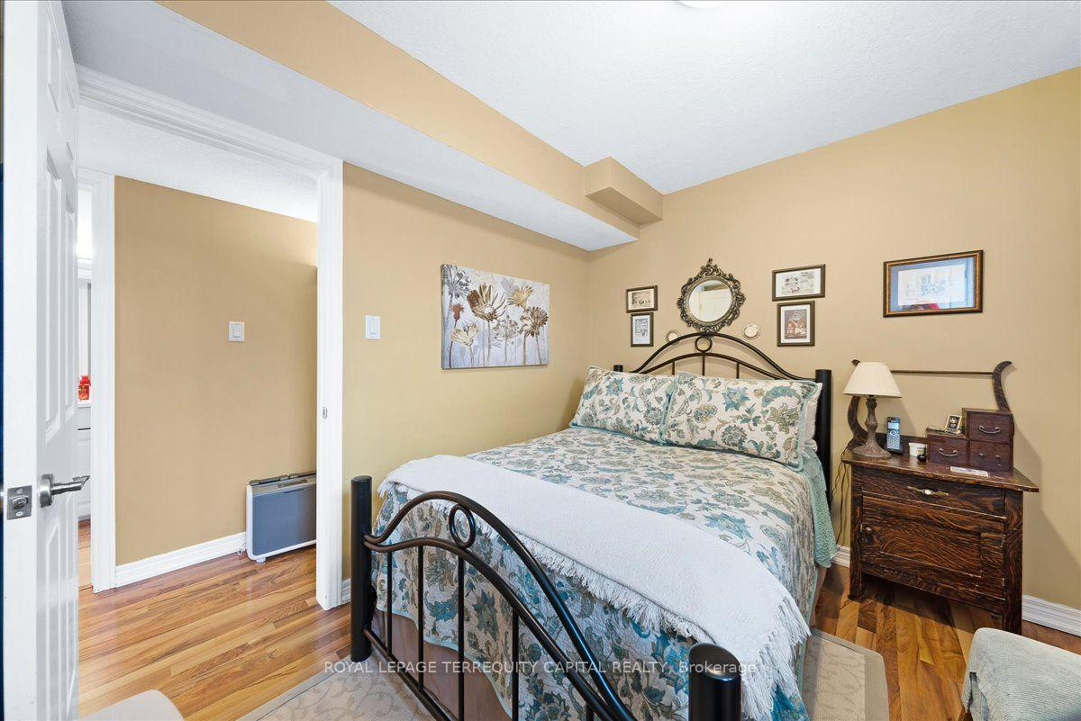 Photo 20 of 102 Henry Street, Barrie, Queen's Park — HOMEH