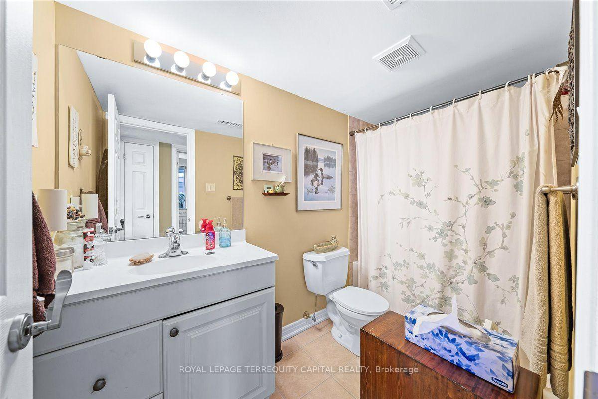 Photo 21 of 102 Henry Street, Barrie, Queen's Park — HOMEH