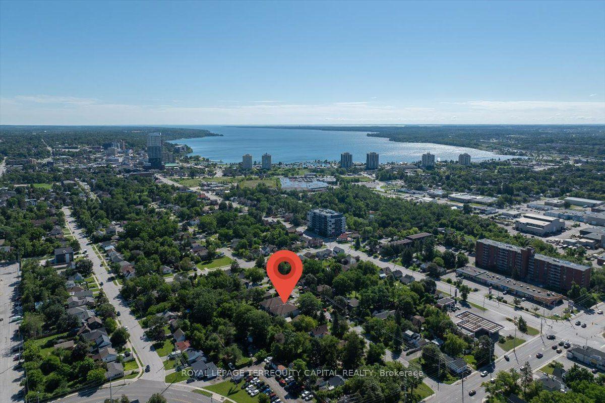 Photo 33 of 102 Henry Street, Barrie, Queen's Park — HOMEH