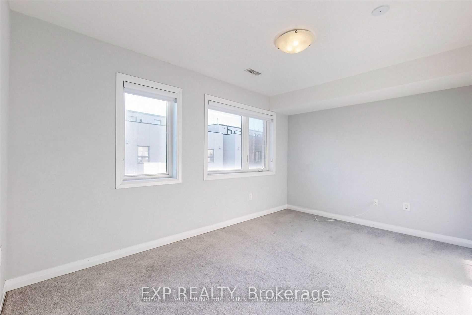 Photo 3 of 16 Caroline Carpenter Grove, North York, Downsview-Roding-CFB — HOMEH