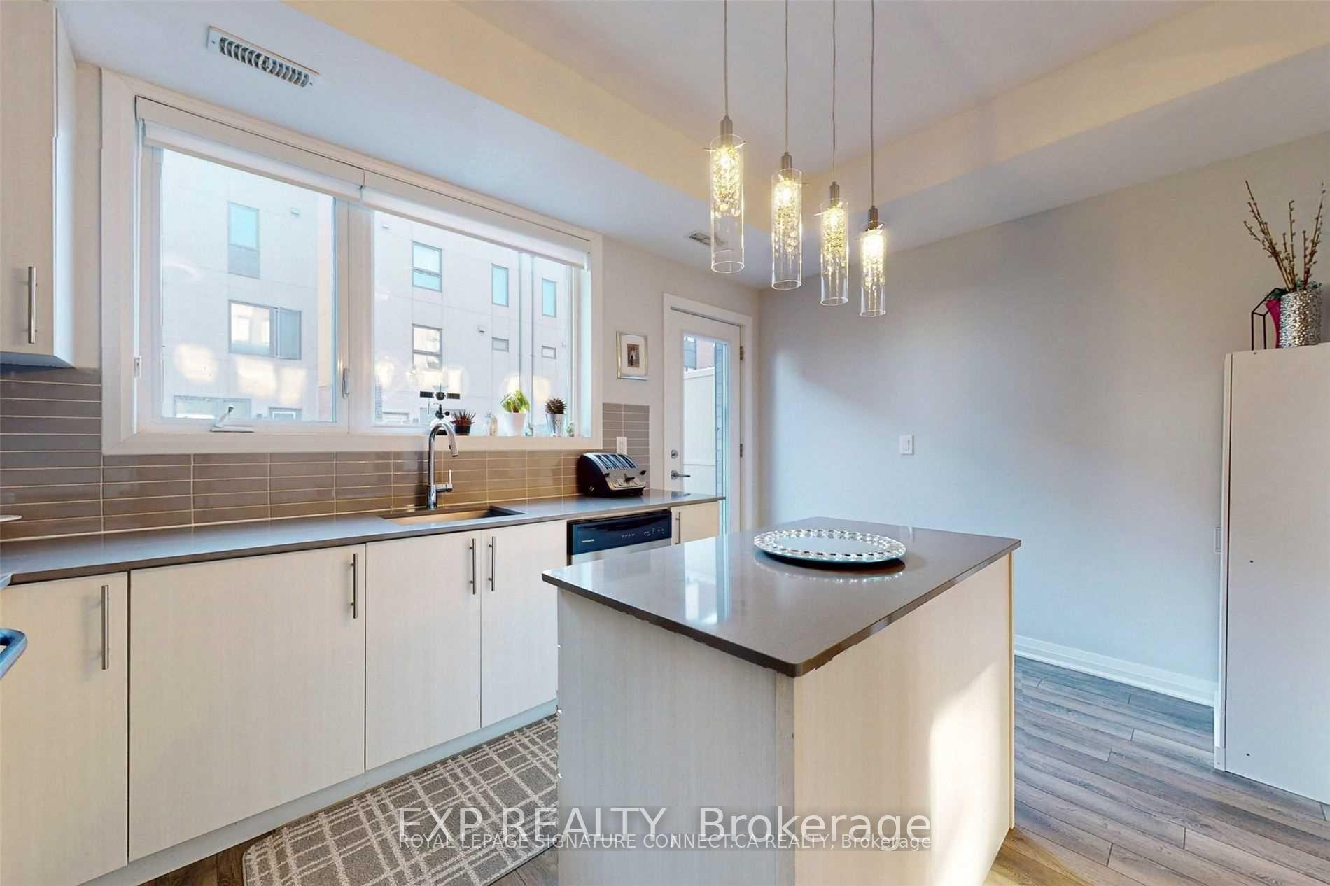 Photo 11 of 16 Caroline Carpenter Grove, North York, Downsview-Roding-CFB — HOMEH