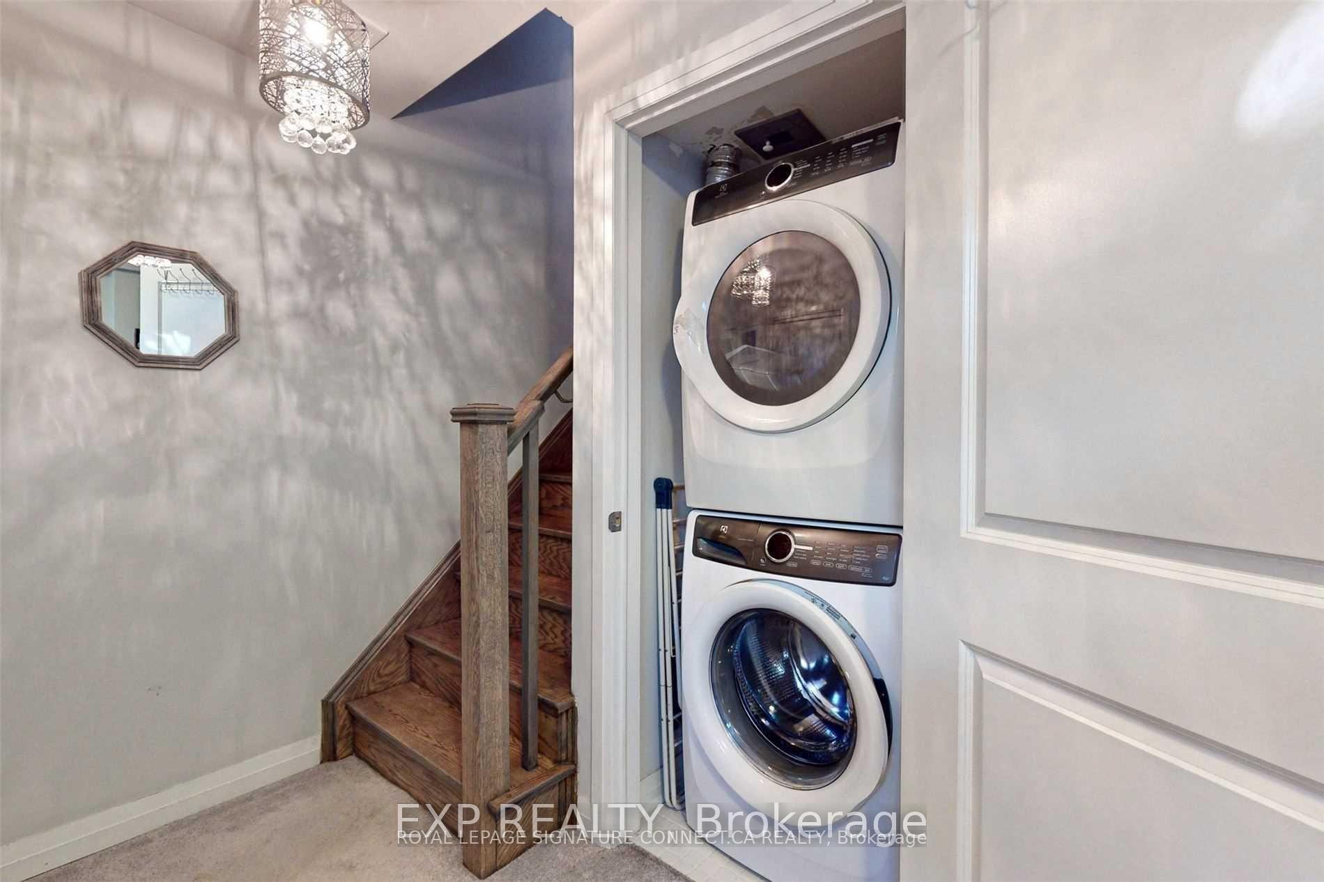 Photo 15 of 16 Caroline Carpenter Grove, North York, Downsview-Roding-CFB — HOMEH