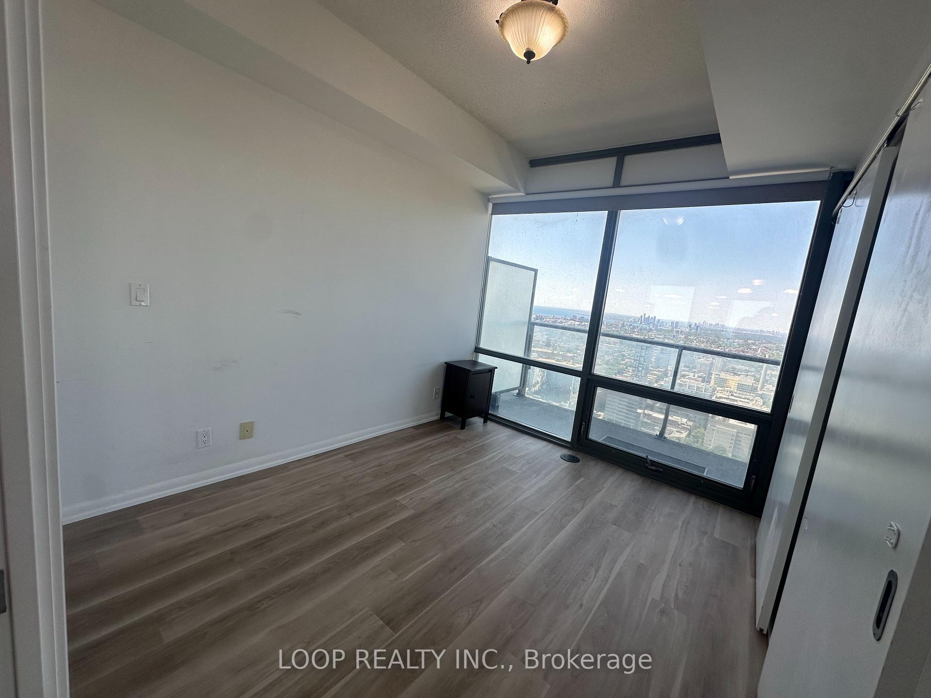 Photo 6 of Unit 4603, 832 Bay Street, Toronto, Bay Street Corridor — HOMEH