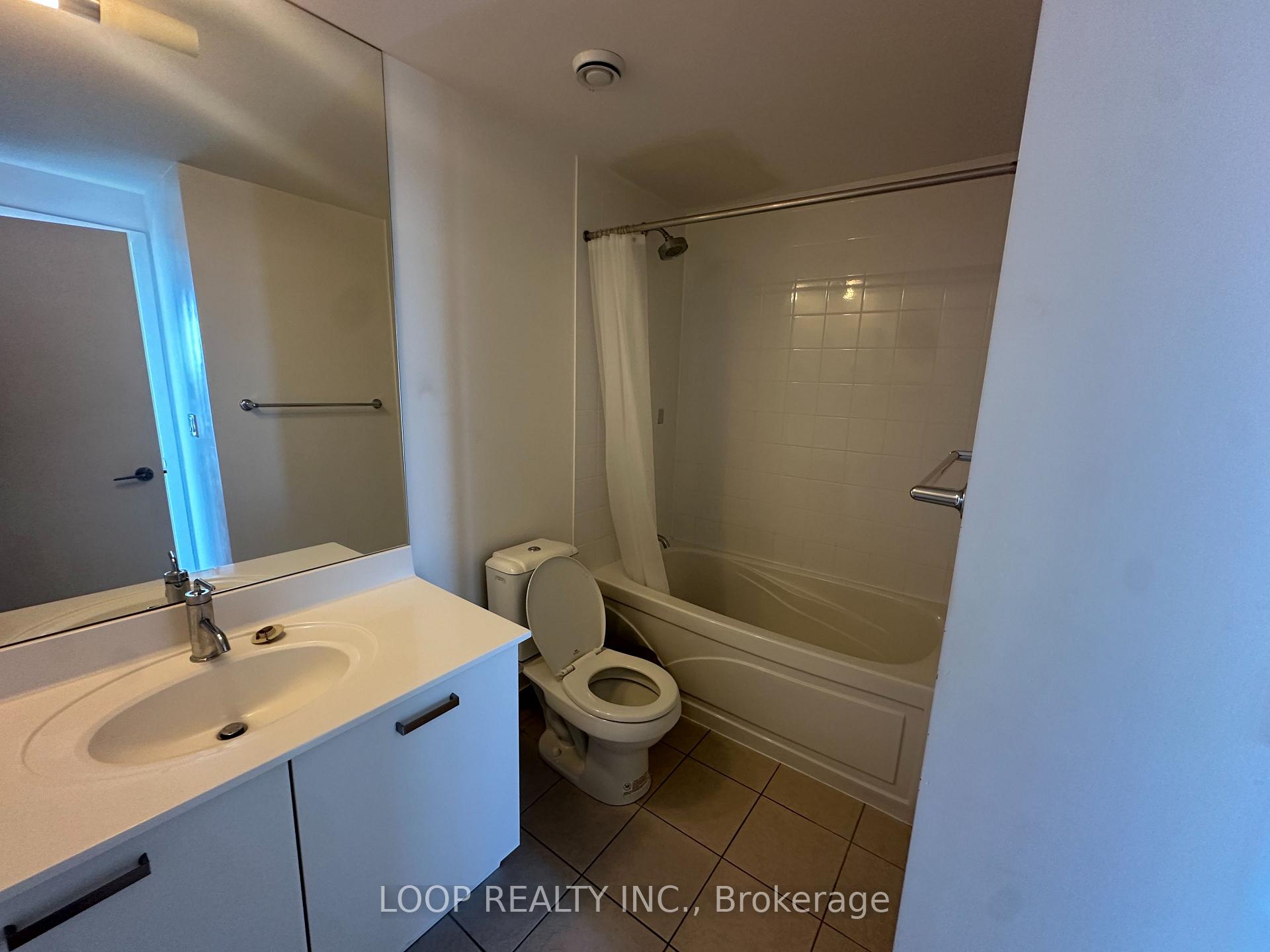 Photo 7 of Unit 4603, 832 Bay Street, Toronto, Bay Street Corridor — HOMEH