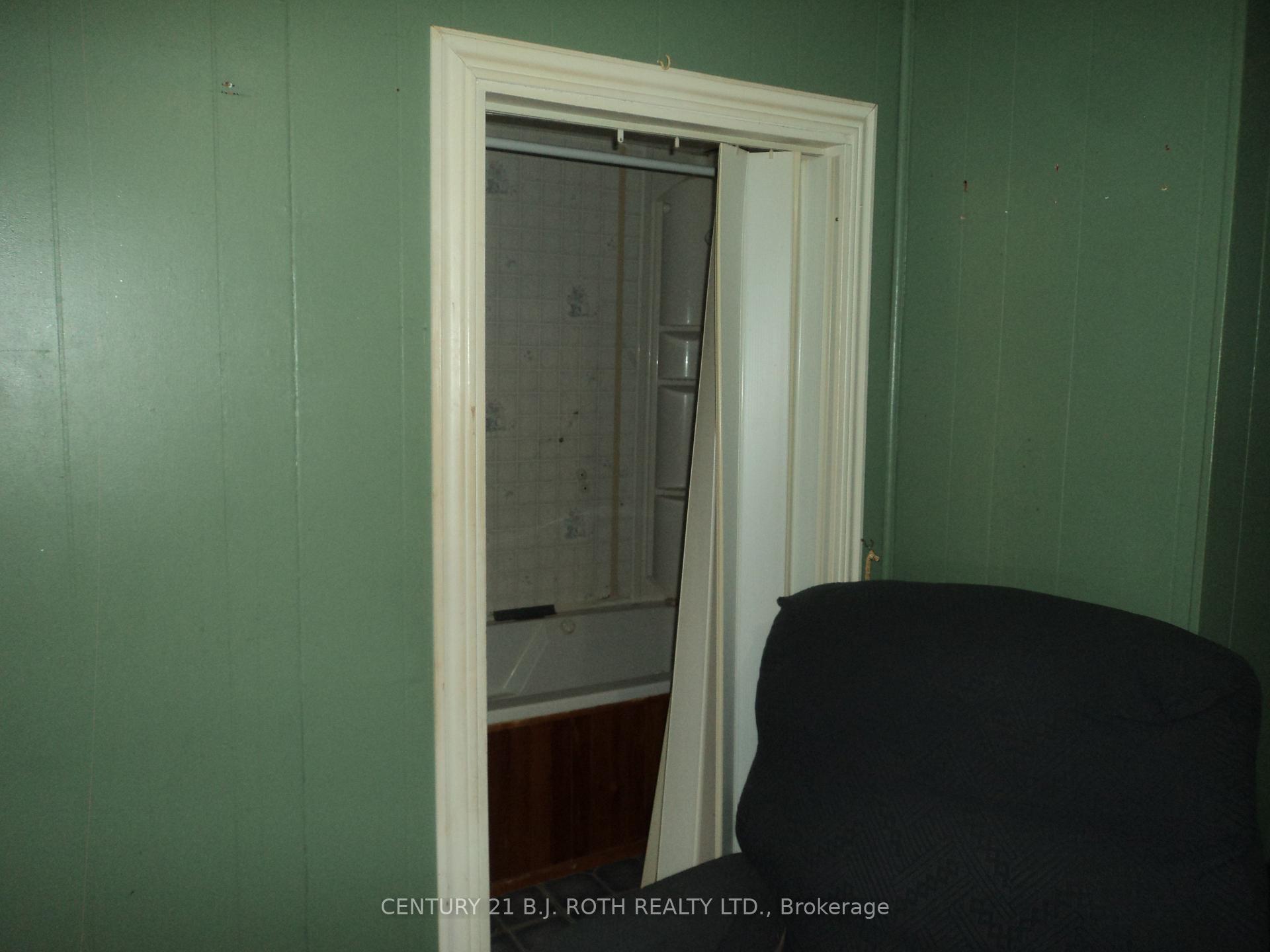 Photo 32 of 137 Dufferin Street, Orillia — HOMEH