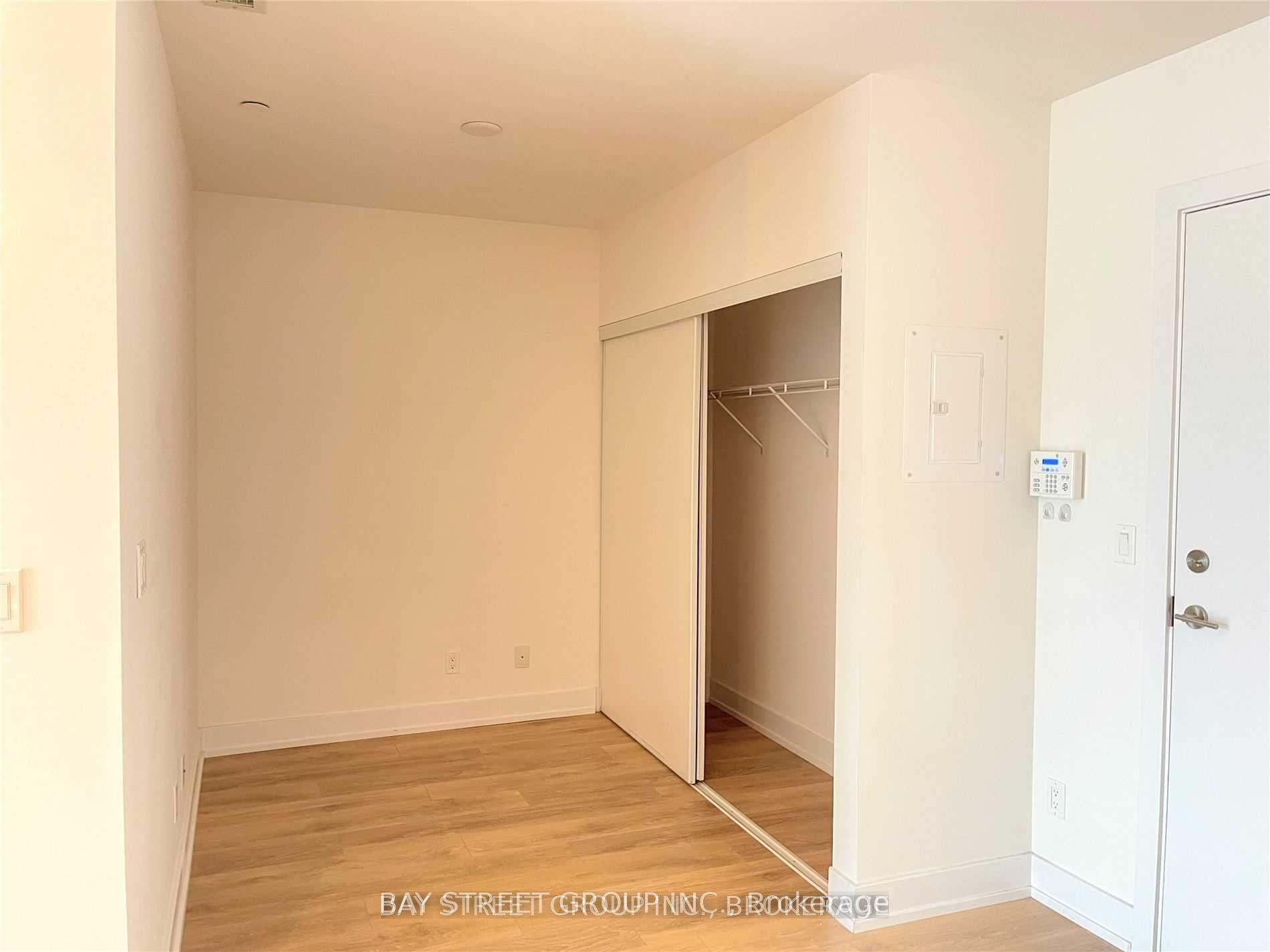 Photo 4 of Unit 1, 150 Fairview Mall Drive, North York, Don Valley Village — HOMEH