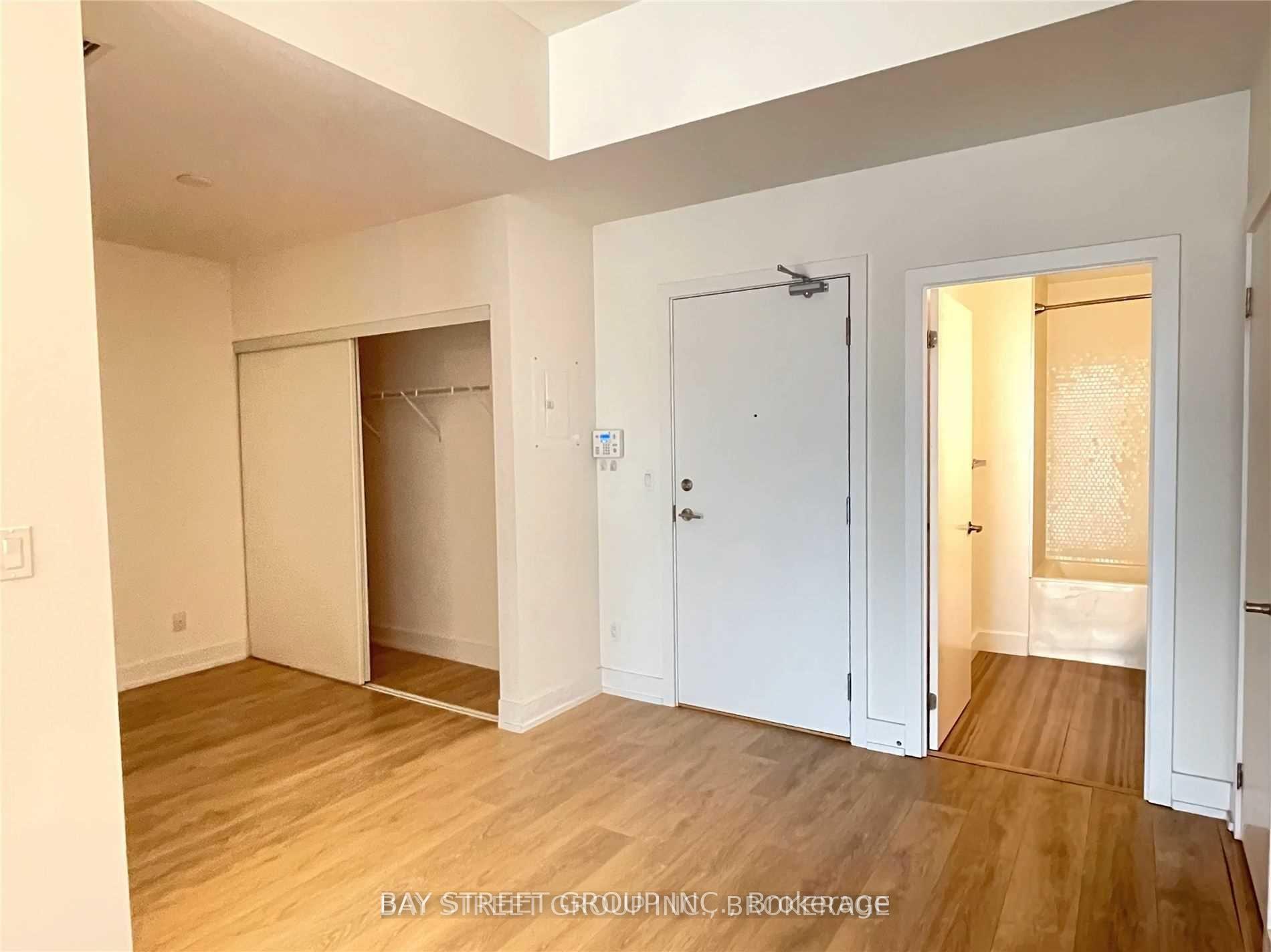 Photo 6 of Unit 1, 150 Fairview Mall Drive, North York, Don Valley Village — HOMEH