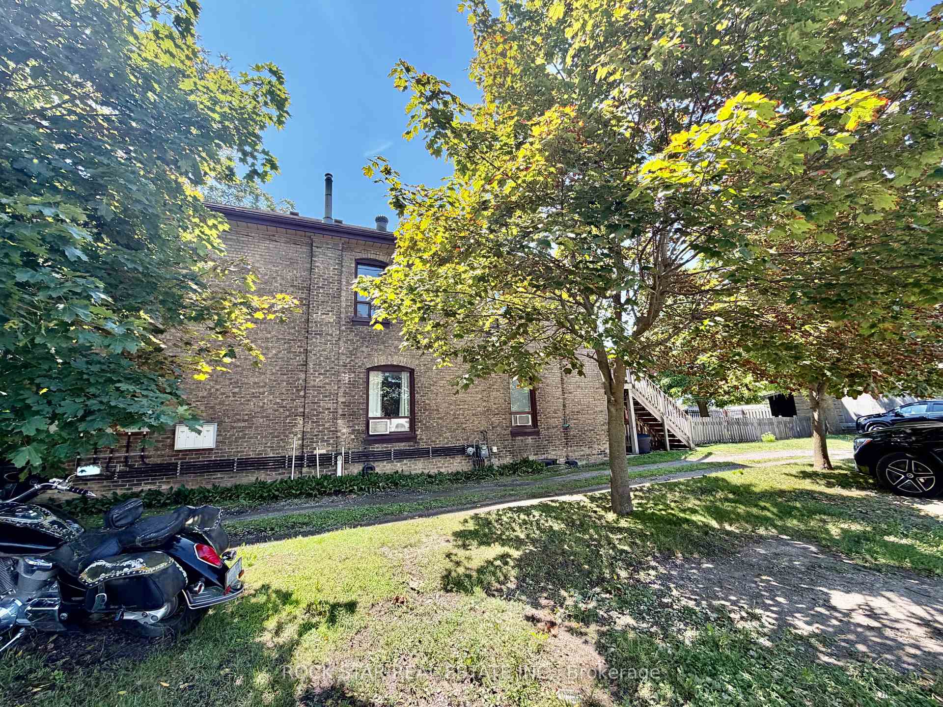 Photo 5 of 135 Sherwood Drive, Brantford, Old West Brant — HOMEH