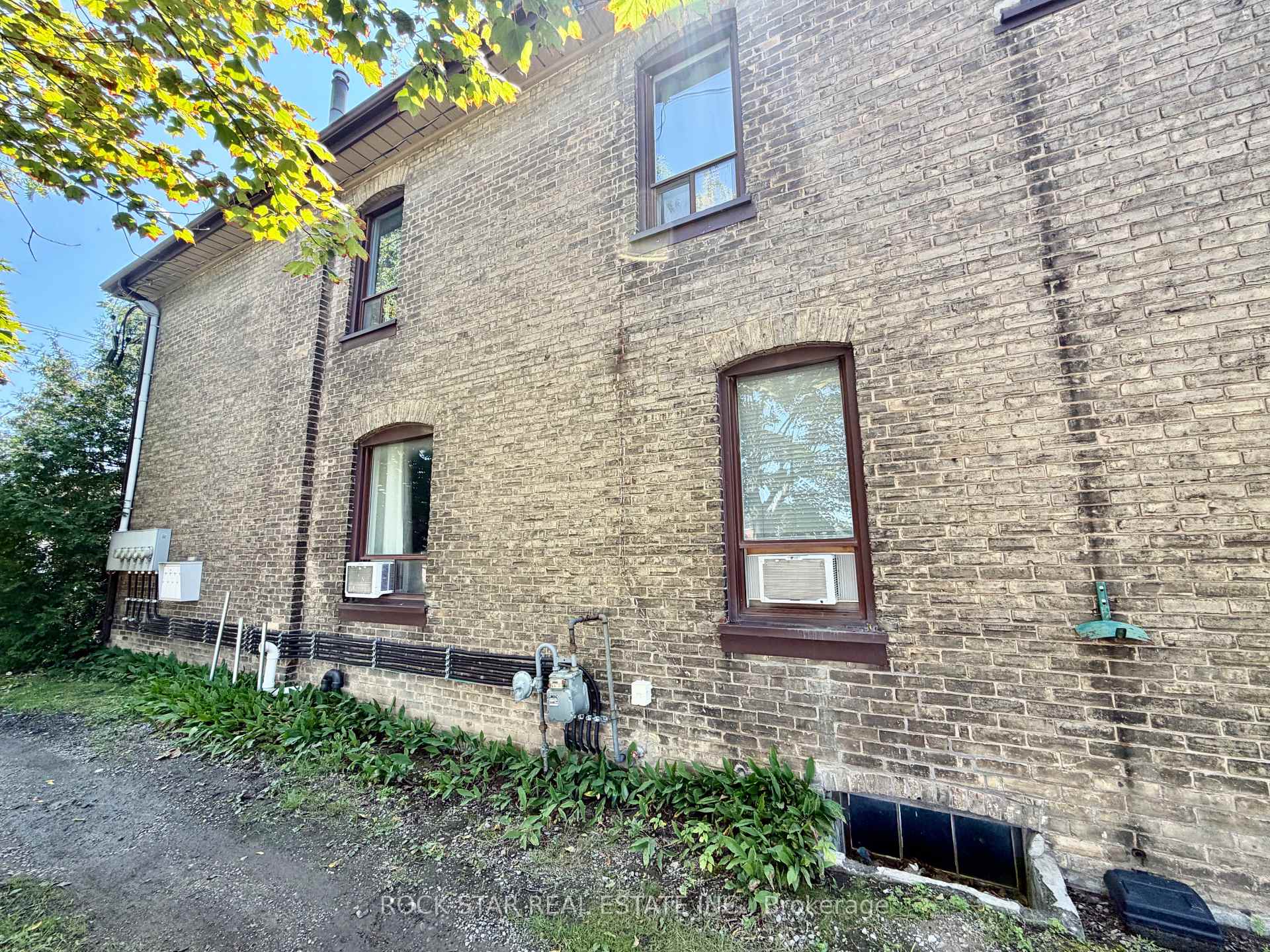 Photo 7 of 135 Sherwood Drive, Brantford, Old West Brant — HOMEH