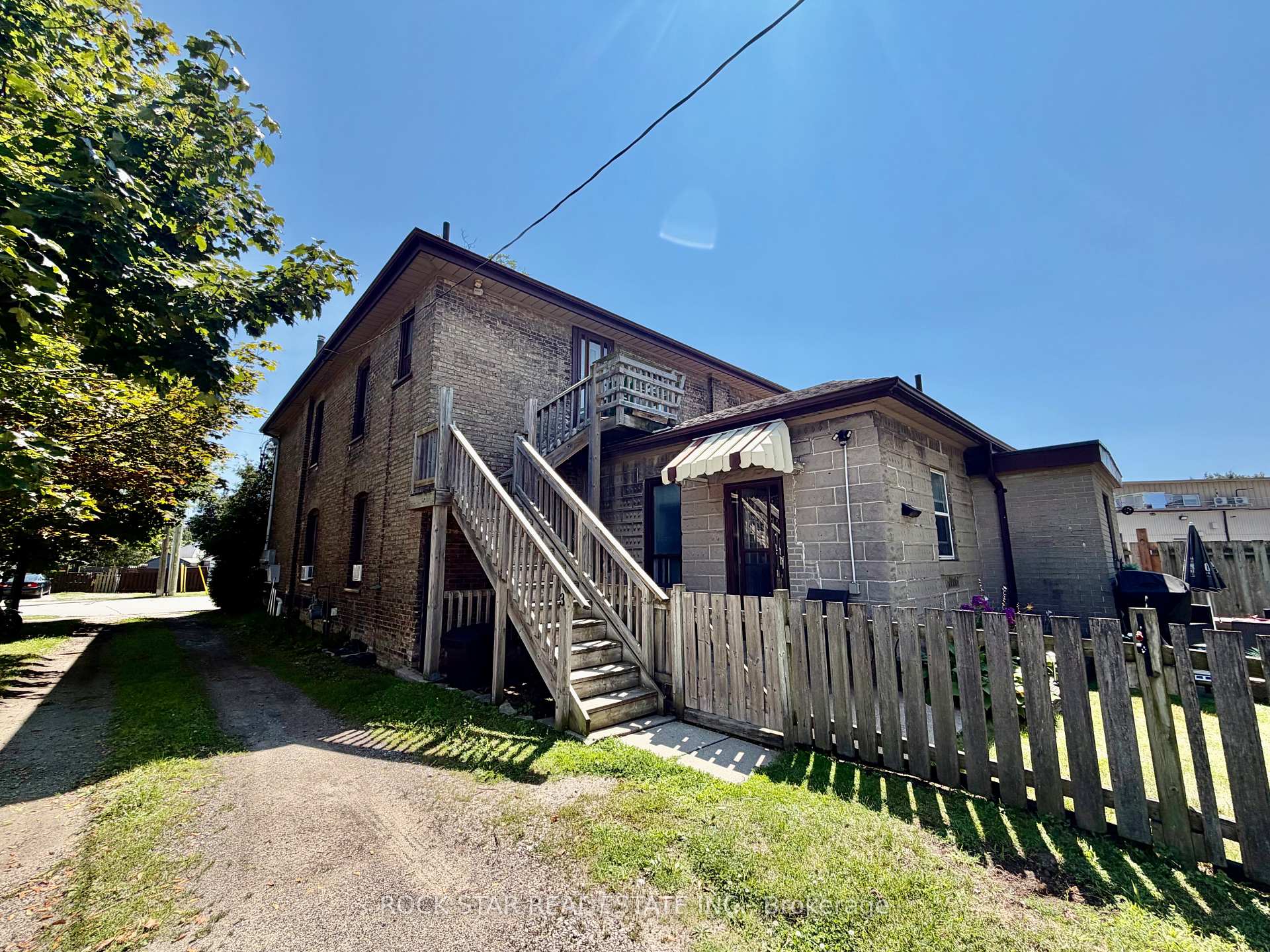 Photo 9 of 135 Sherwood Drive, Brantford, Old West Brant — HOMEH