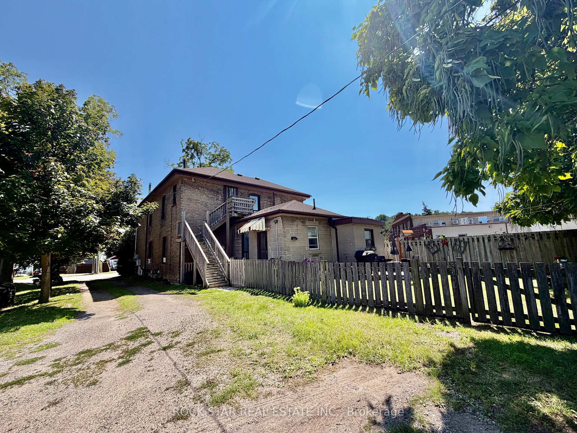 Photo 10 of 135 Sherwood Drive, Brantford, Old West Brant — HOMEH