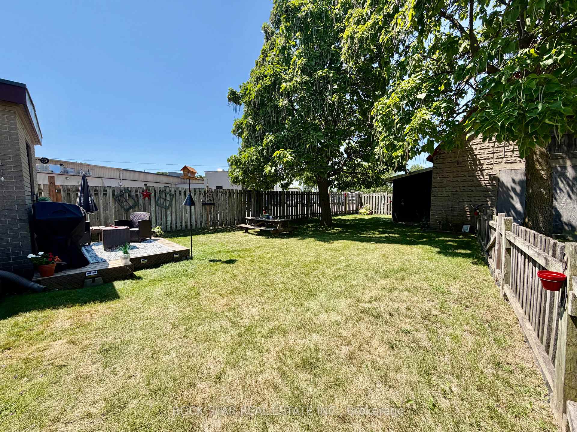 Photo 11 of 135 Sherwood Drive, Brantford, Old West Brant — HOMEH