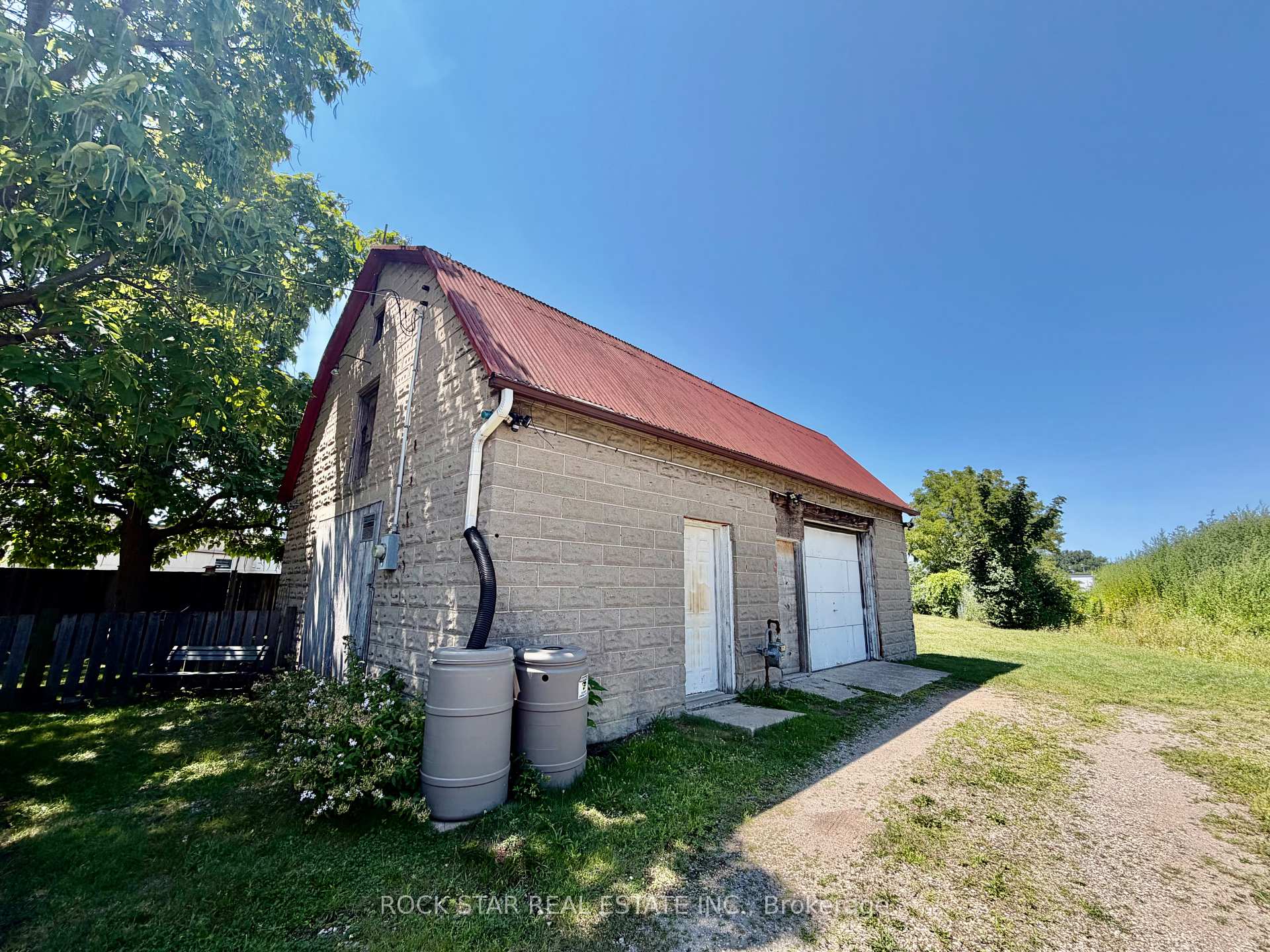 Photo 12 of 135 Sherwood Drive, Brantford, Old West Brant — HOMEH