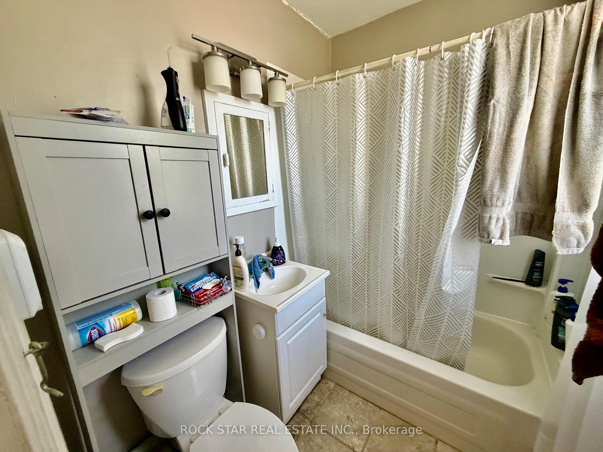 Photo 16 of 135 Sherwood Drive, Brantford, Old West Brant — HOMEH