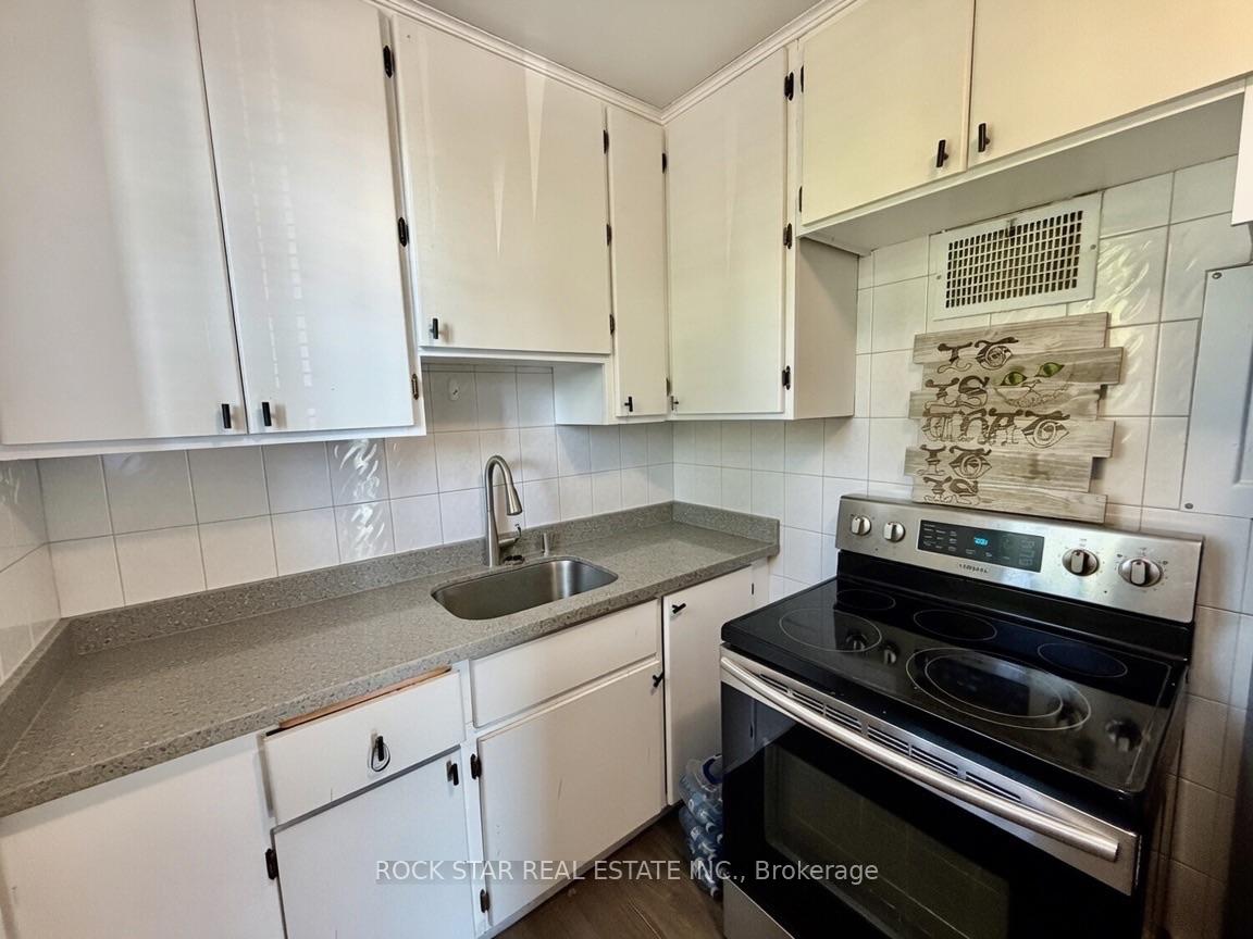 Photo 19 of 135 Sherwood Drive, Brantford, Old West Brant — HOMEH