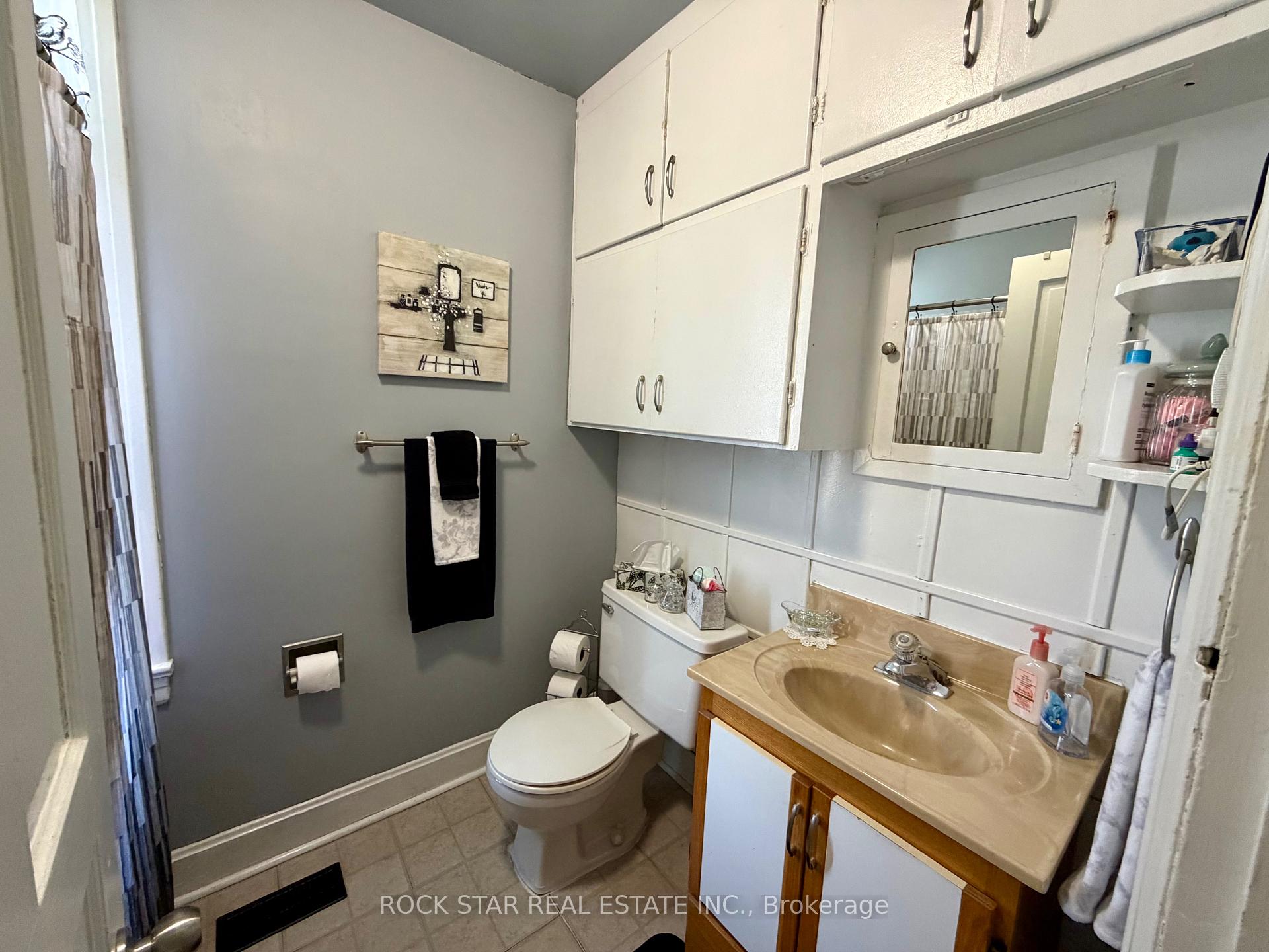 Photo 20 of 135 Sherwood Drive, Brantford, Old West Brant — HOMEH