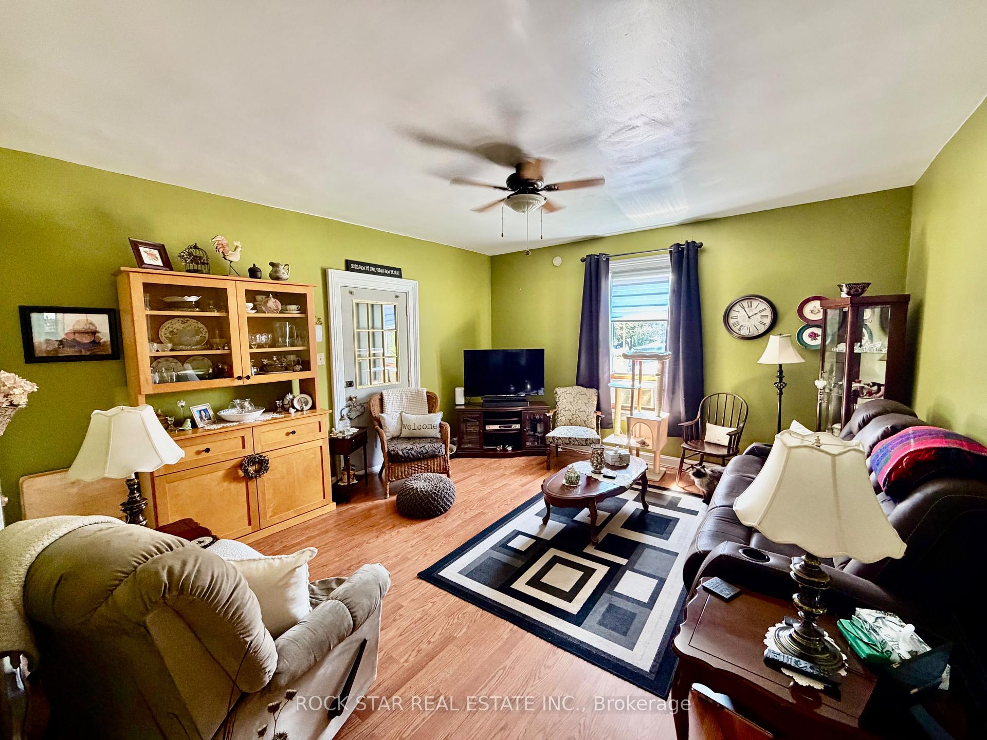 Photo 25 of 135 Sherwood Drive, Brantford, Old West Brant — HOMEH