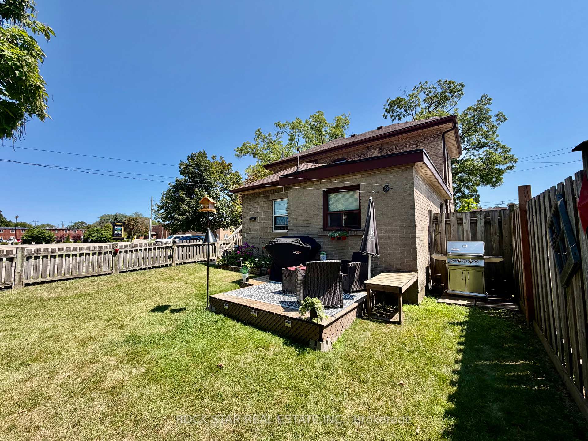 Photo 30 of 135 Sherwood Drive, Brantford, Old West Brant — HOMEH