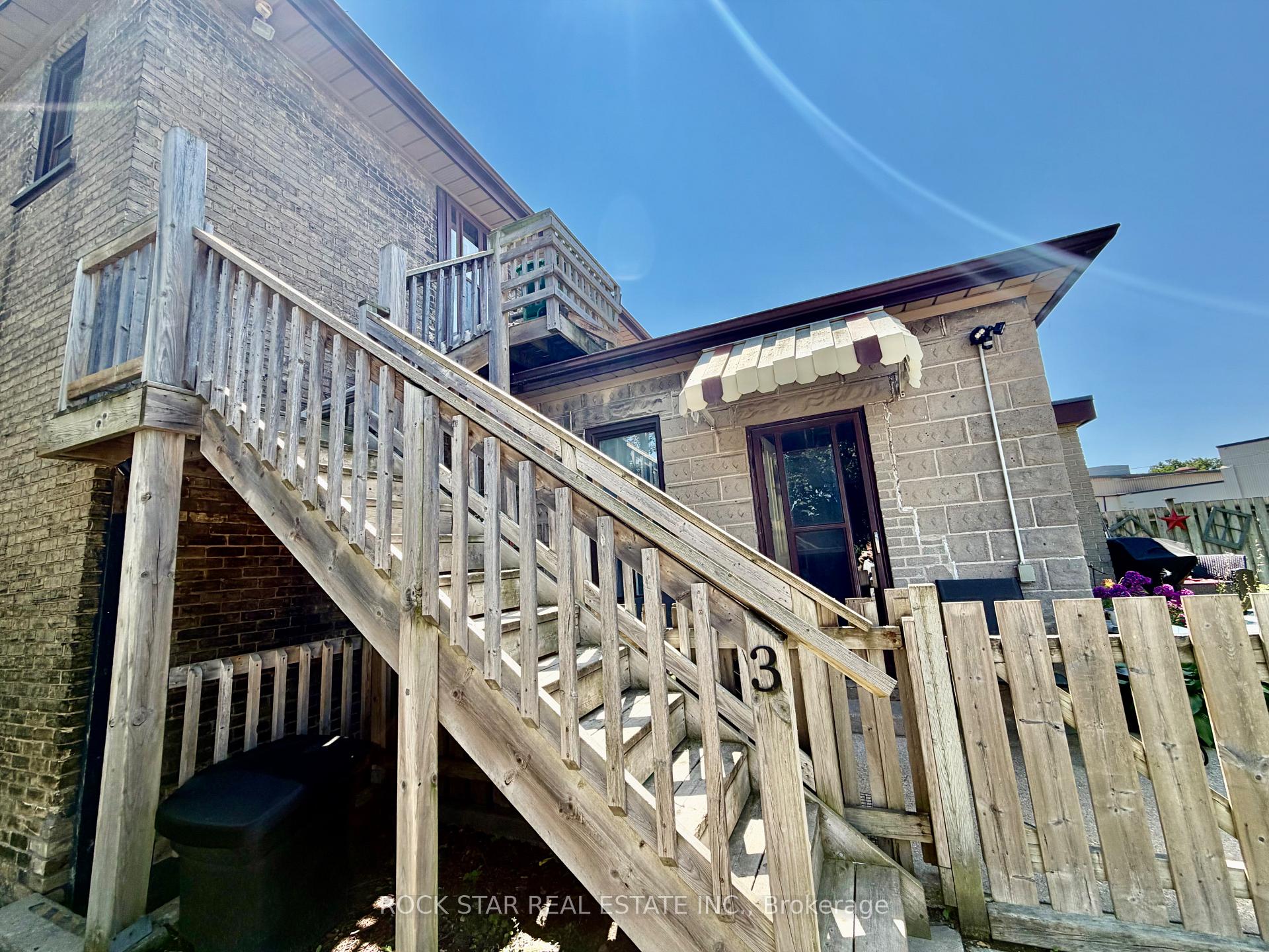 Photo 32 of 135 Sherwood Drive, Brantford, Old West Brant — HOMEH