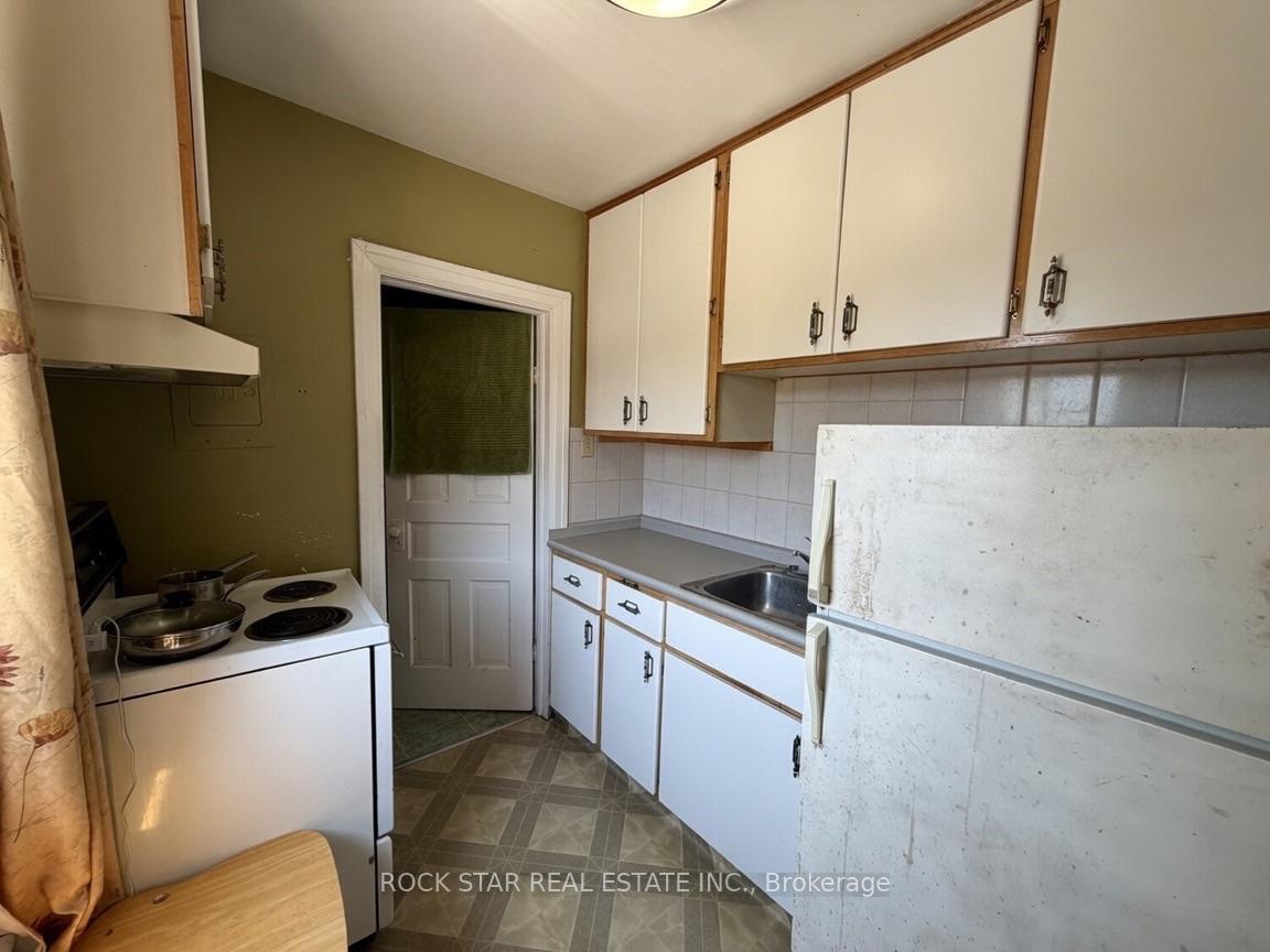 Photo 33 of 135 Sherwood Drive, Brantford, Old West Brant — HOMEH