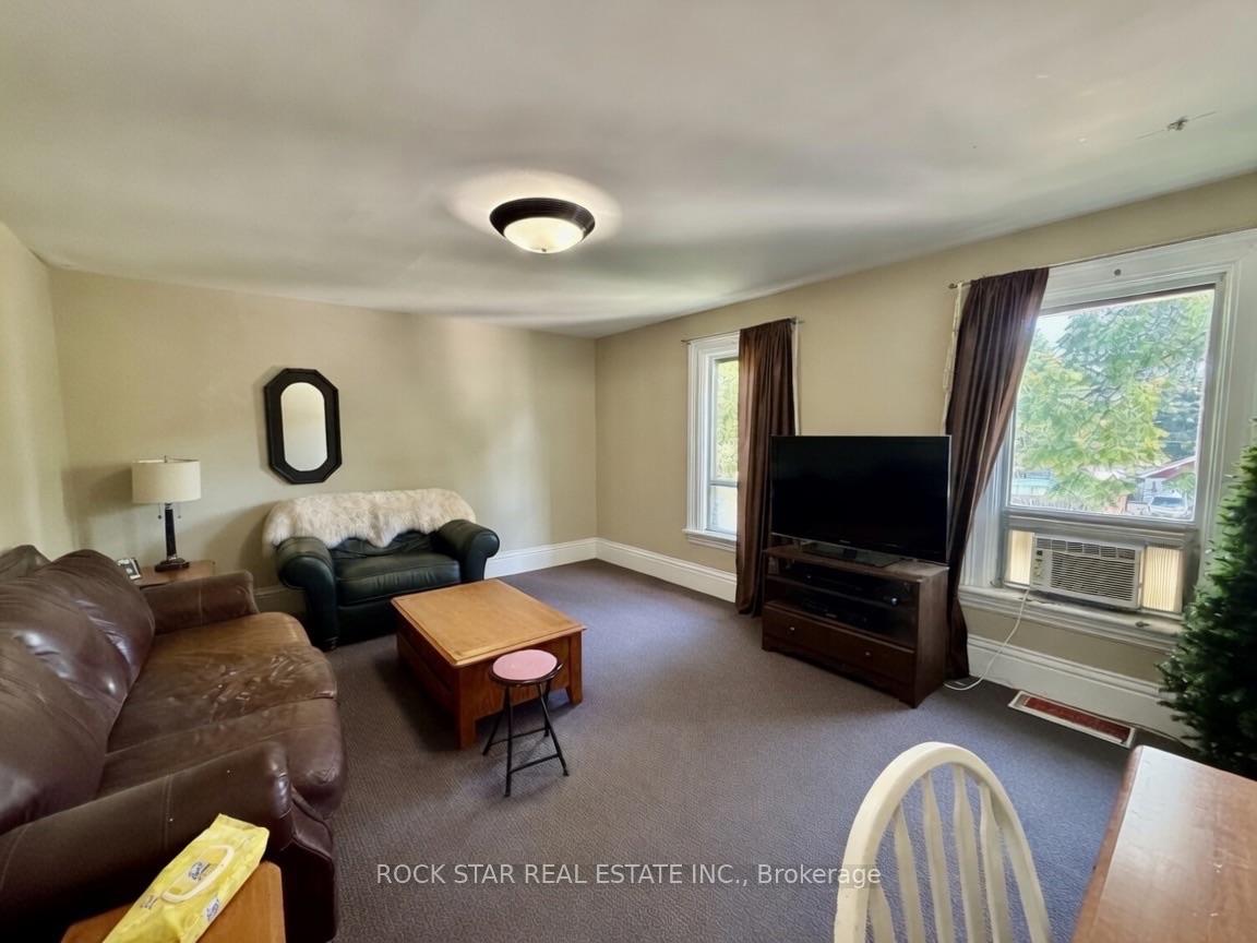 Photo 36 of 135 Sherwood Drive, Brantford, Old West Brant — HOMEH