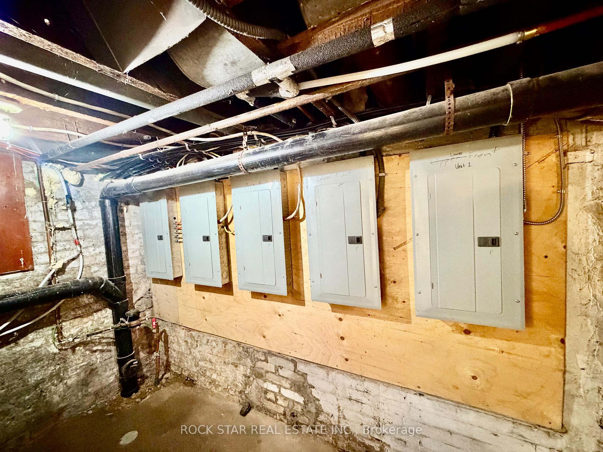 Photo 39 of 135 Sherwood Drive, Brantford, Old West Brant — HOMEH