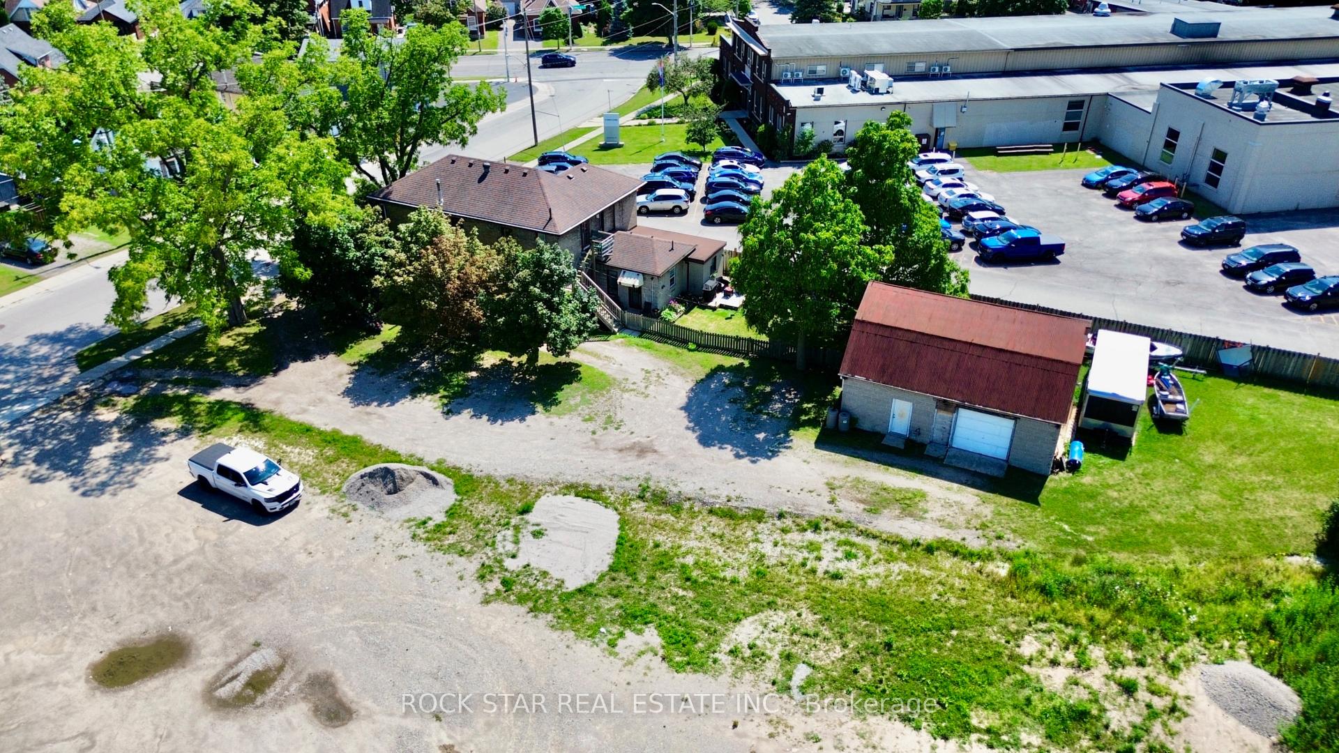 Photo 41 of 135 Sherwood Drive, Brantford, Old West Brant — HOMEH