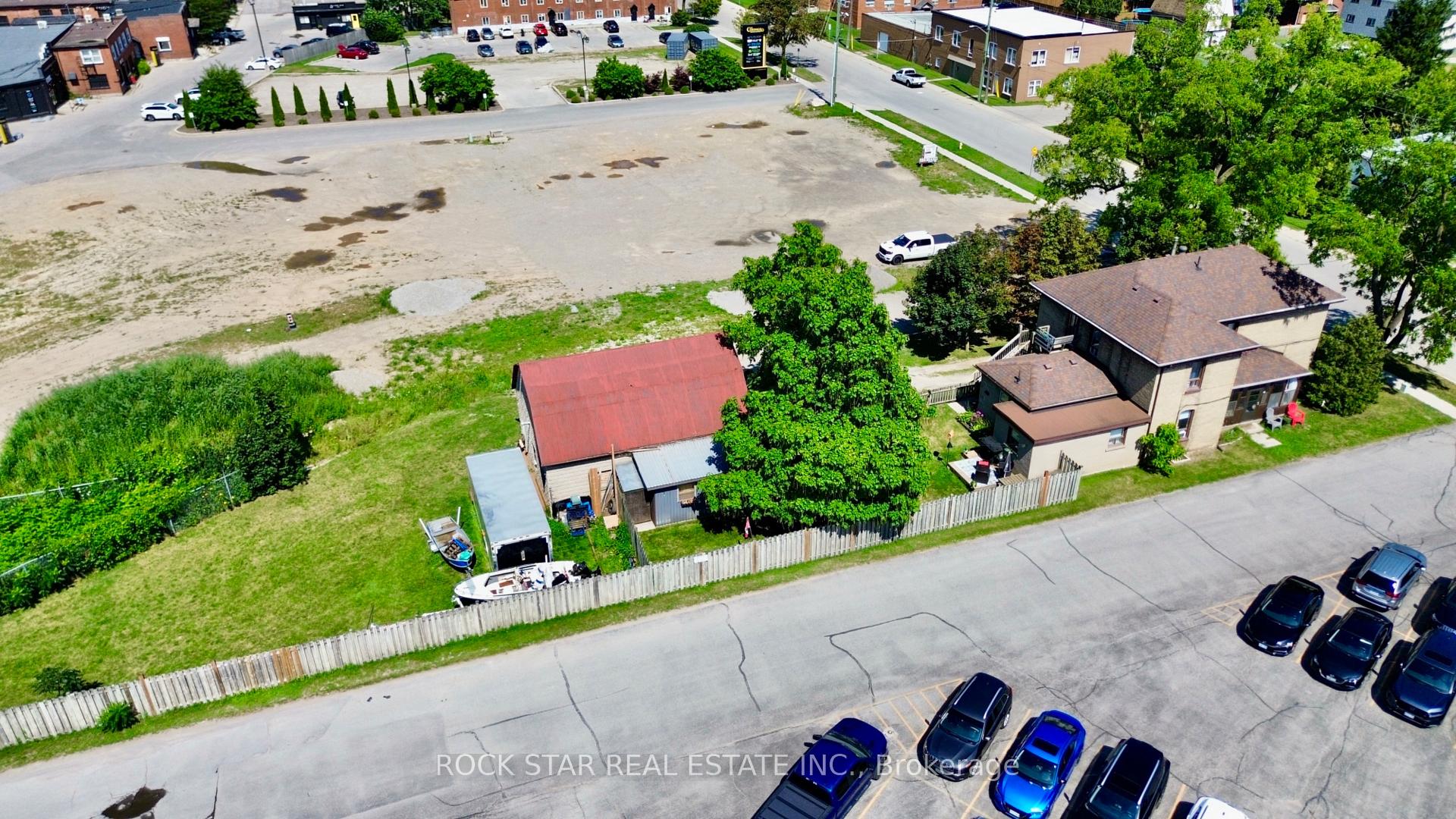Photo 43 of 135 Sherwood Drive, Brantford, Old West Brant — HOMEH