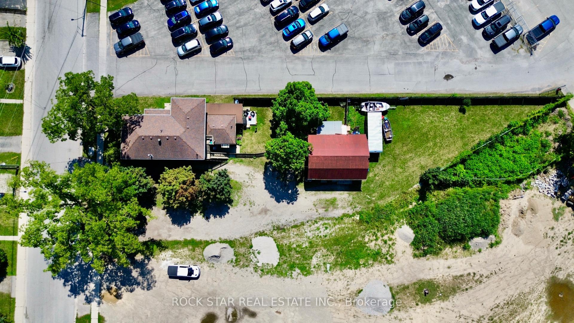 Photo 45 of 135 Sherwood Drive, Brantford, Old West Brant — HOMEH