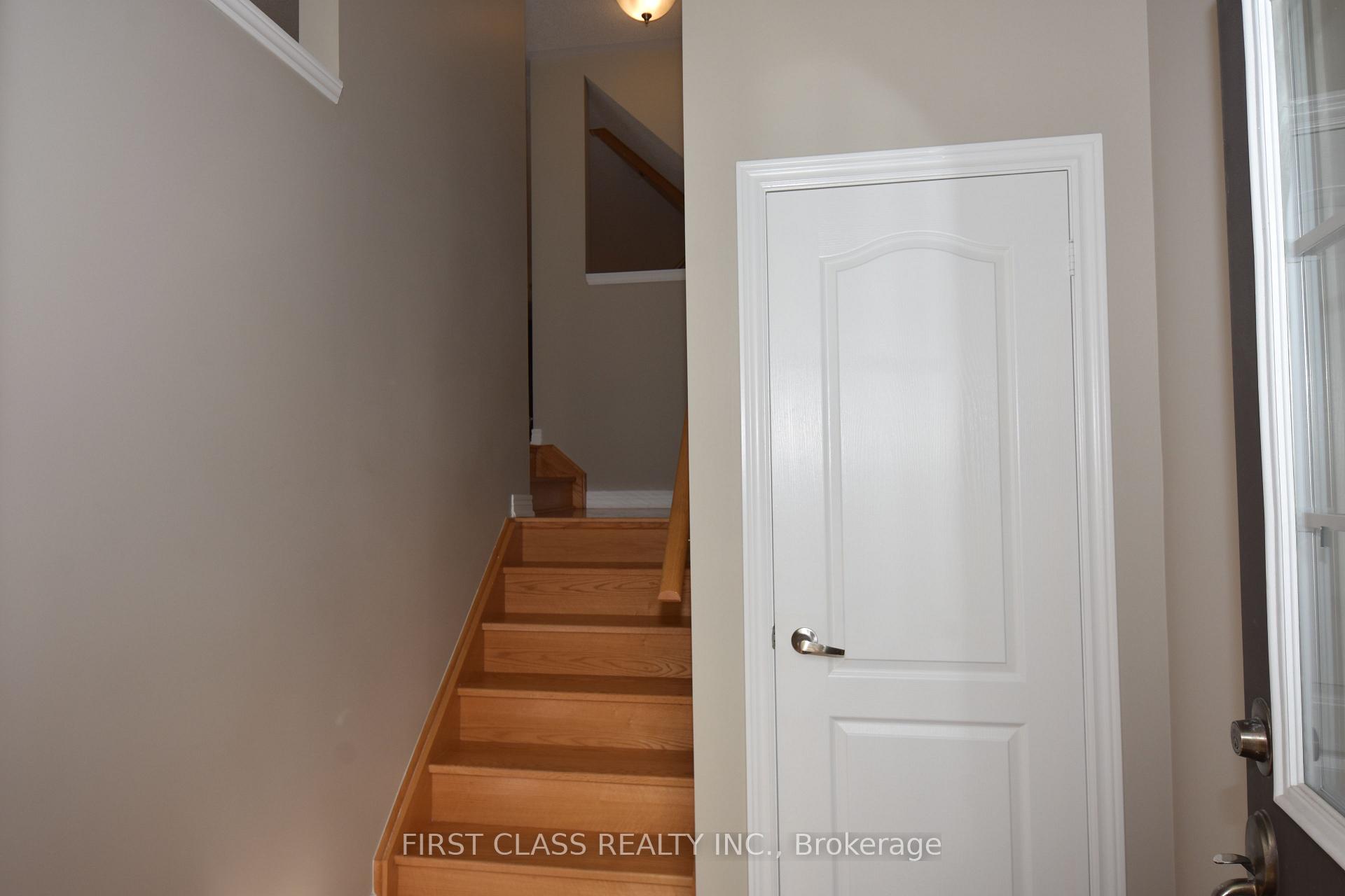 Photo 3 of 327 Doak Lane, Newmarket, Gorham-College Manor — HOMEH